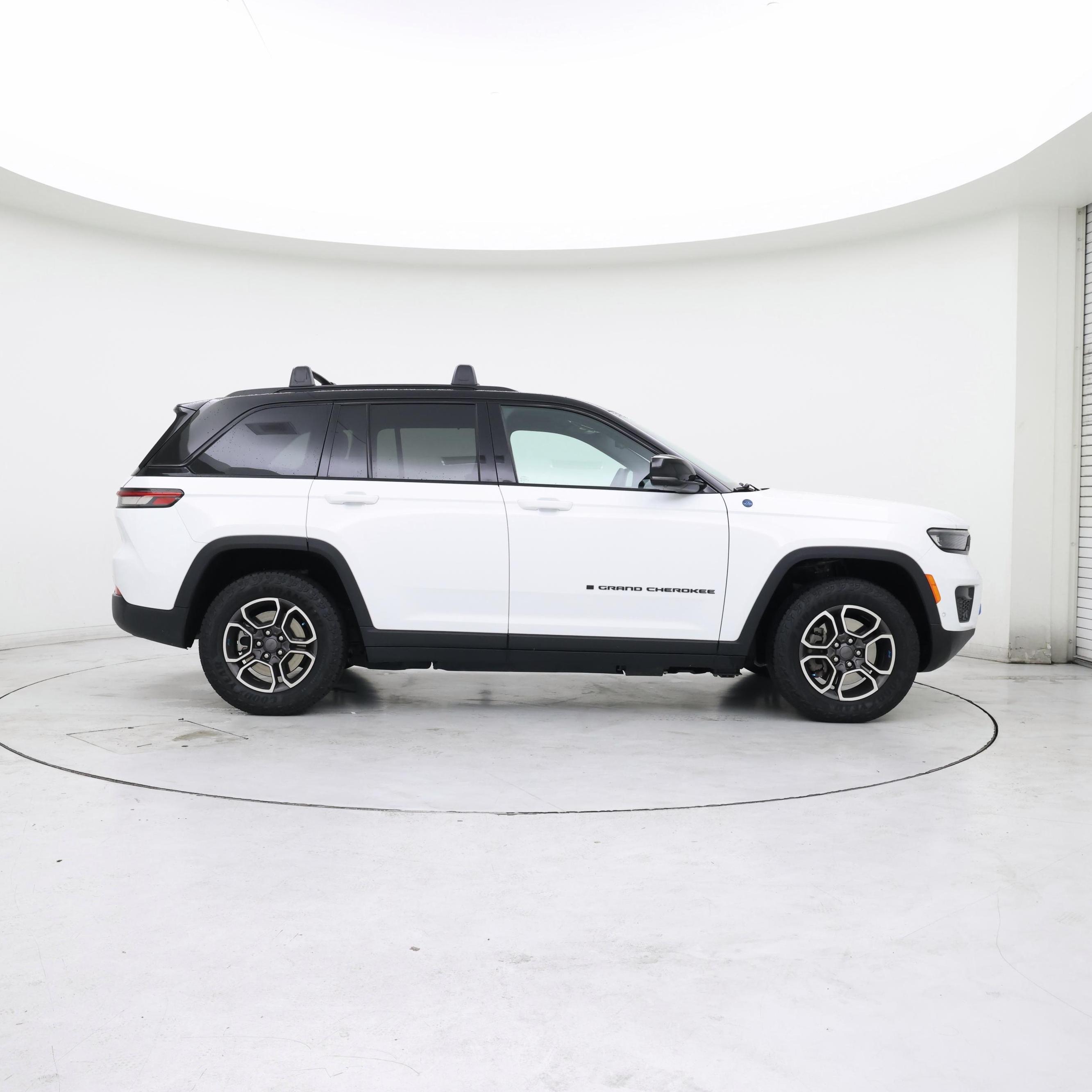 Thumbnail: 2023 Jeep Grand Cherokee - 7