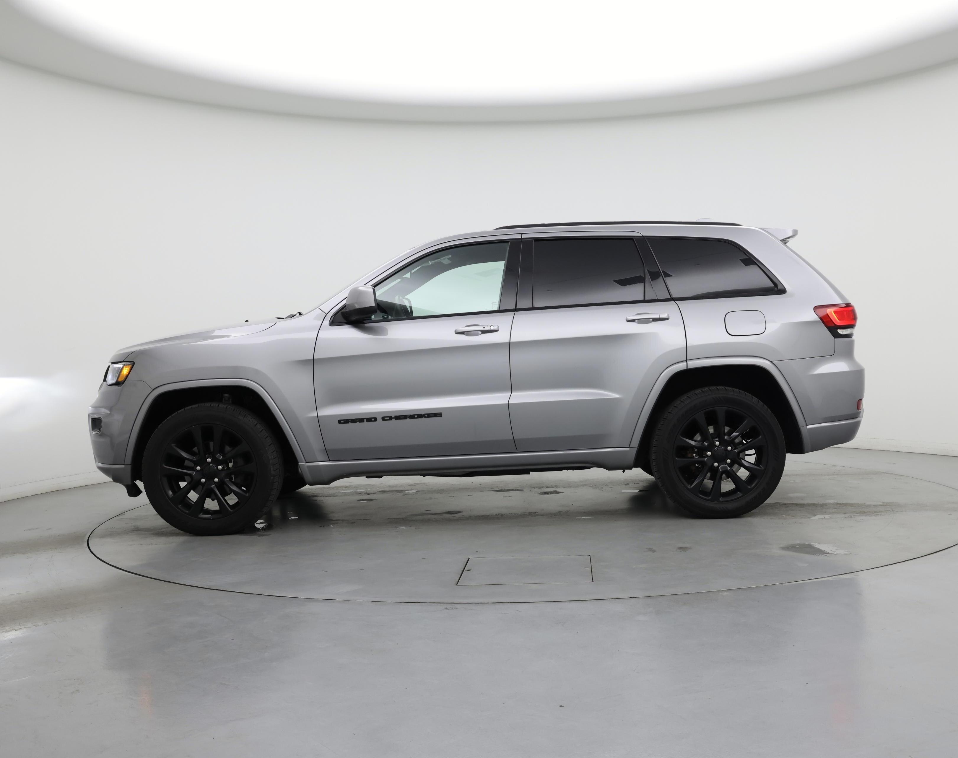 Thumbnail: 2020 Jeep Grand Cherokee - 3