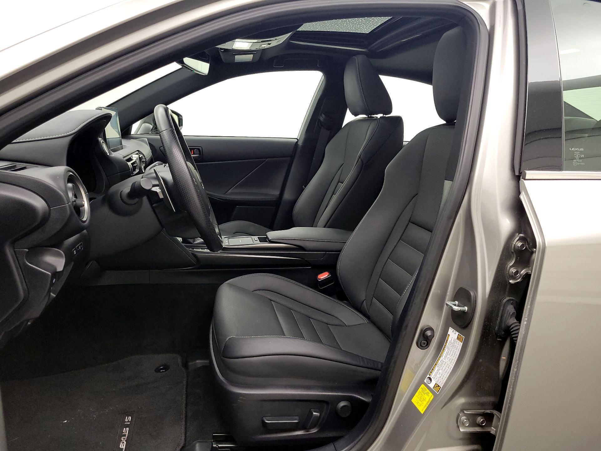 Thumbnail: 2022 Lexus IS - 11