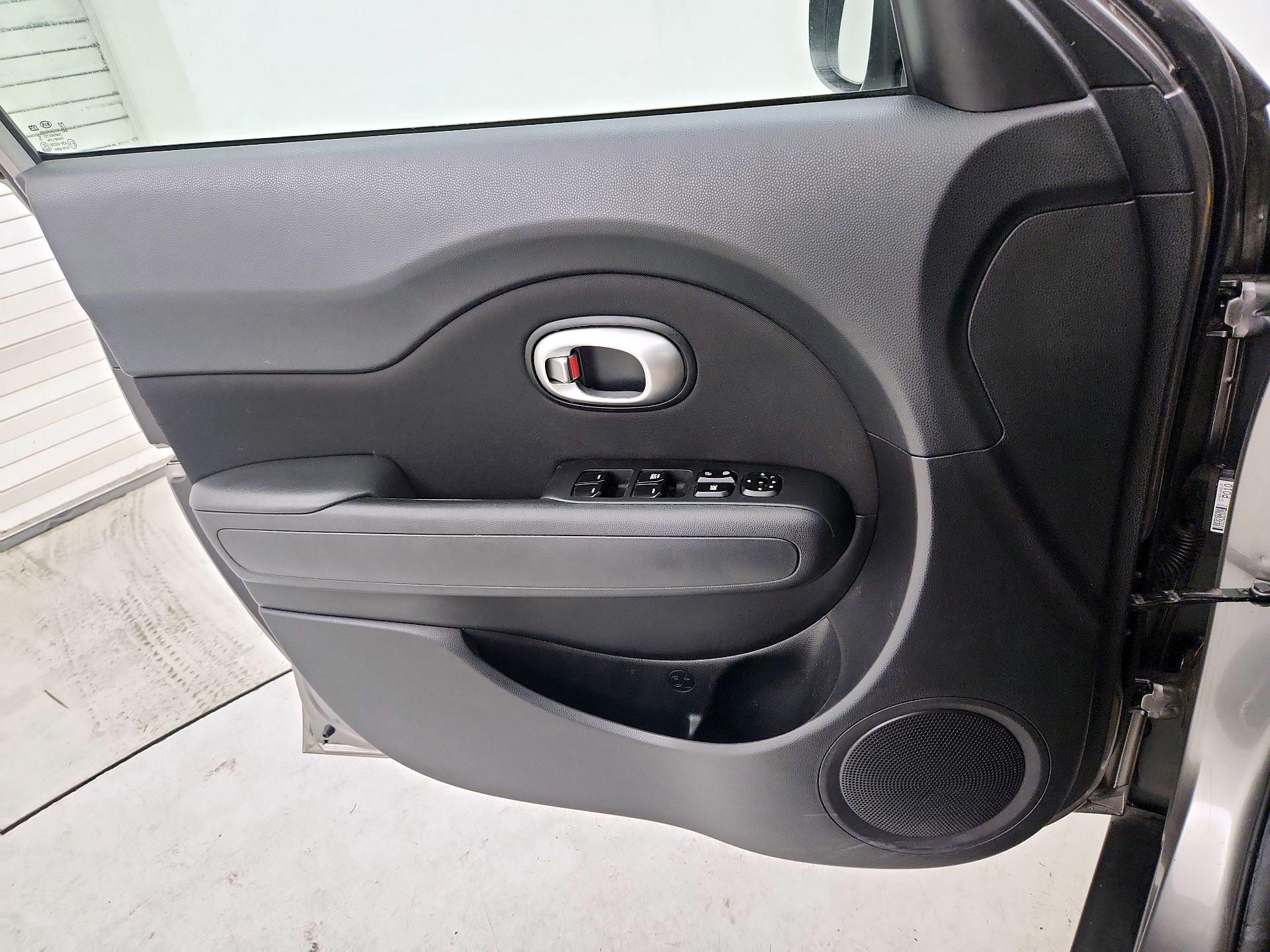 Thumbnail: 2015 Kia Soul - 12