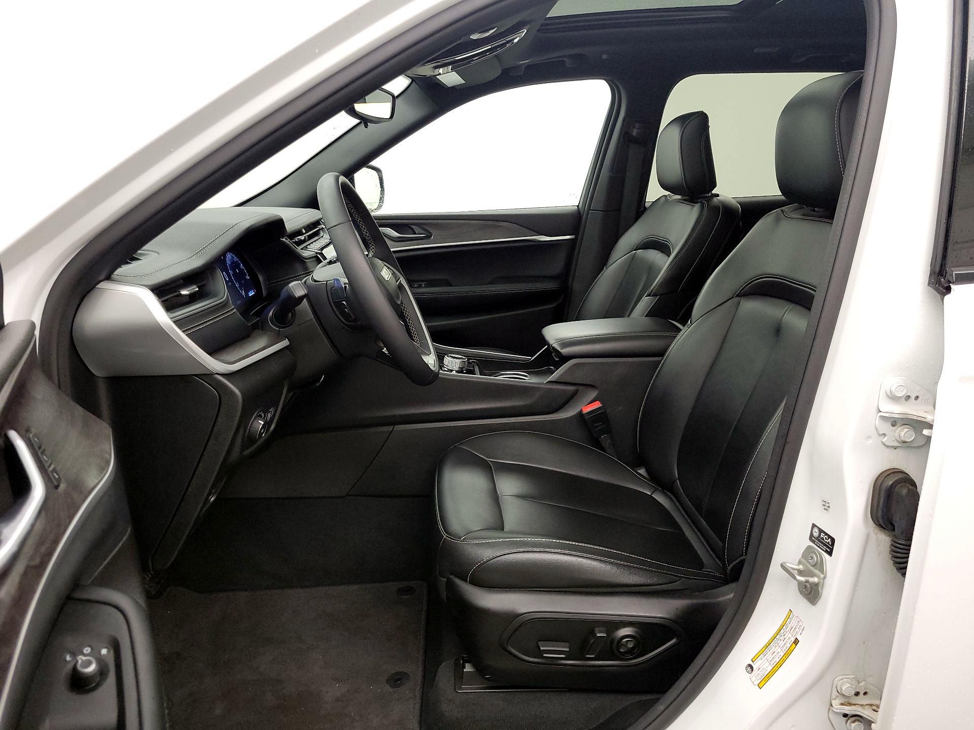 Thumbnail: 2024 Jeep Grand Cherokee - 11