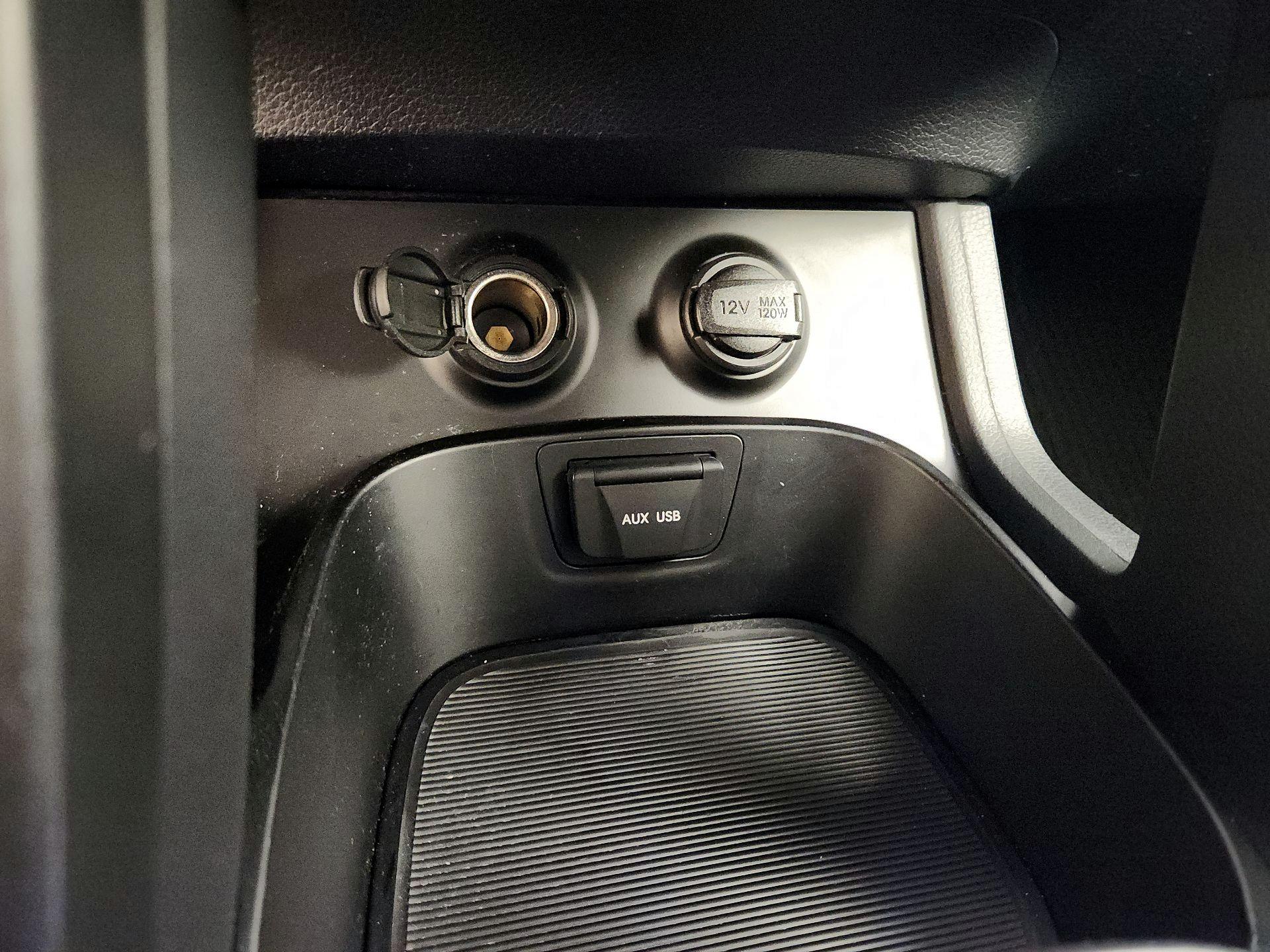 Thumbnail: 2015 Hyundai Santa Fe - 19