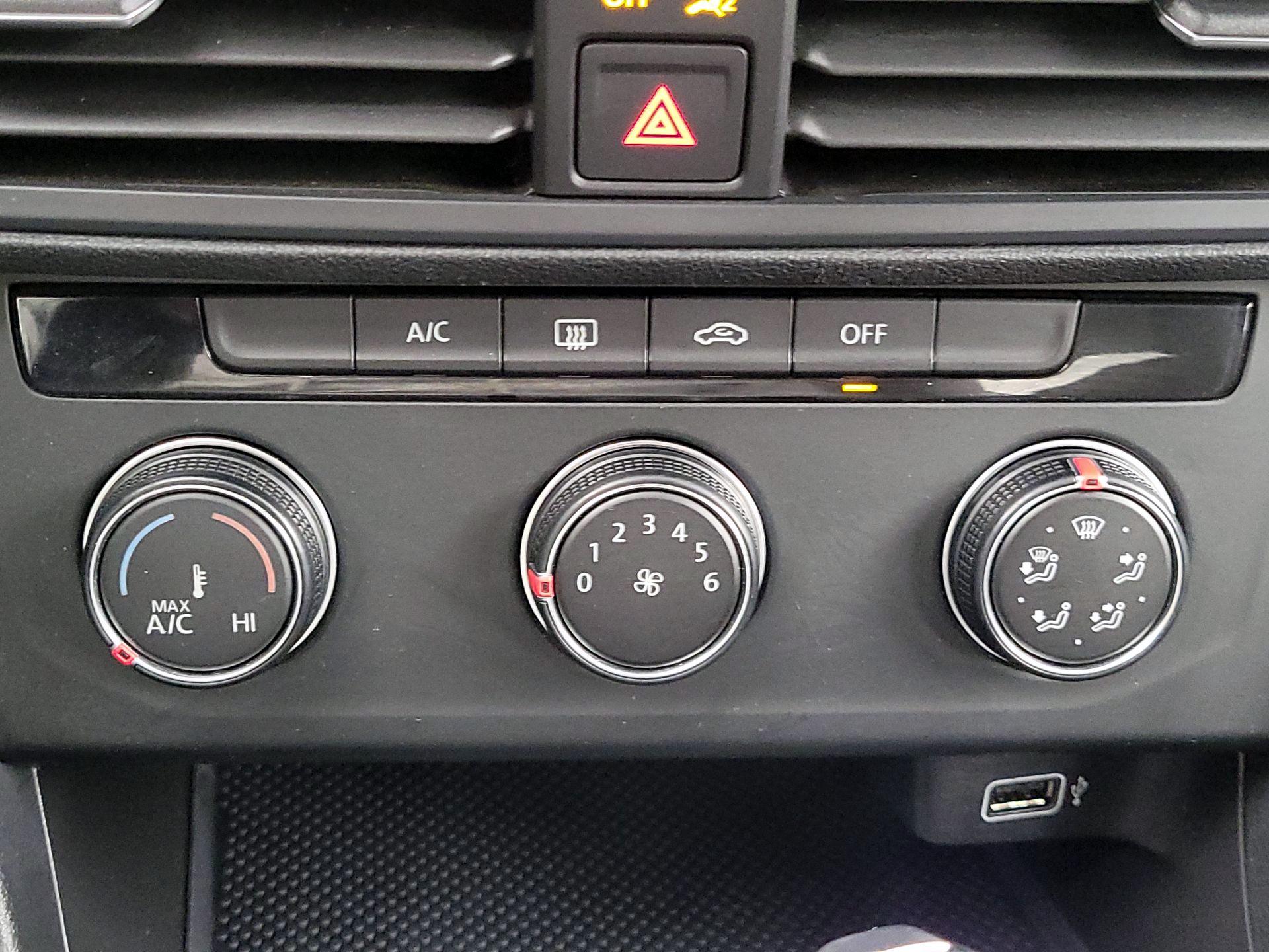 Thumbnail: 2019 Volkswagen Jetta - 16