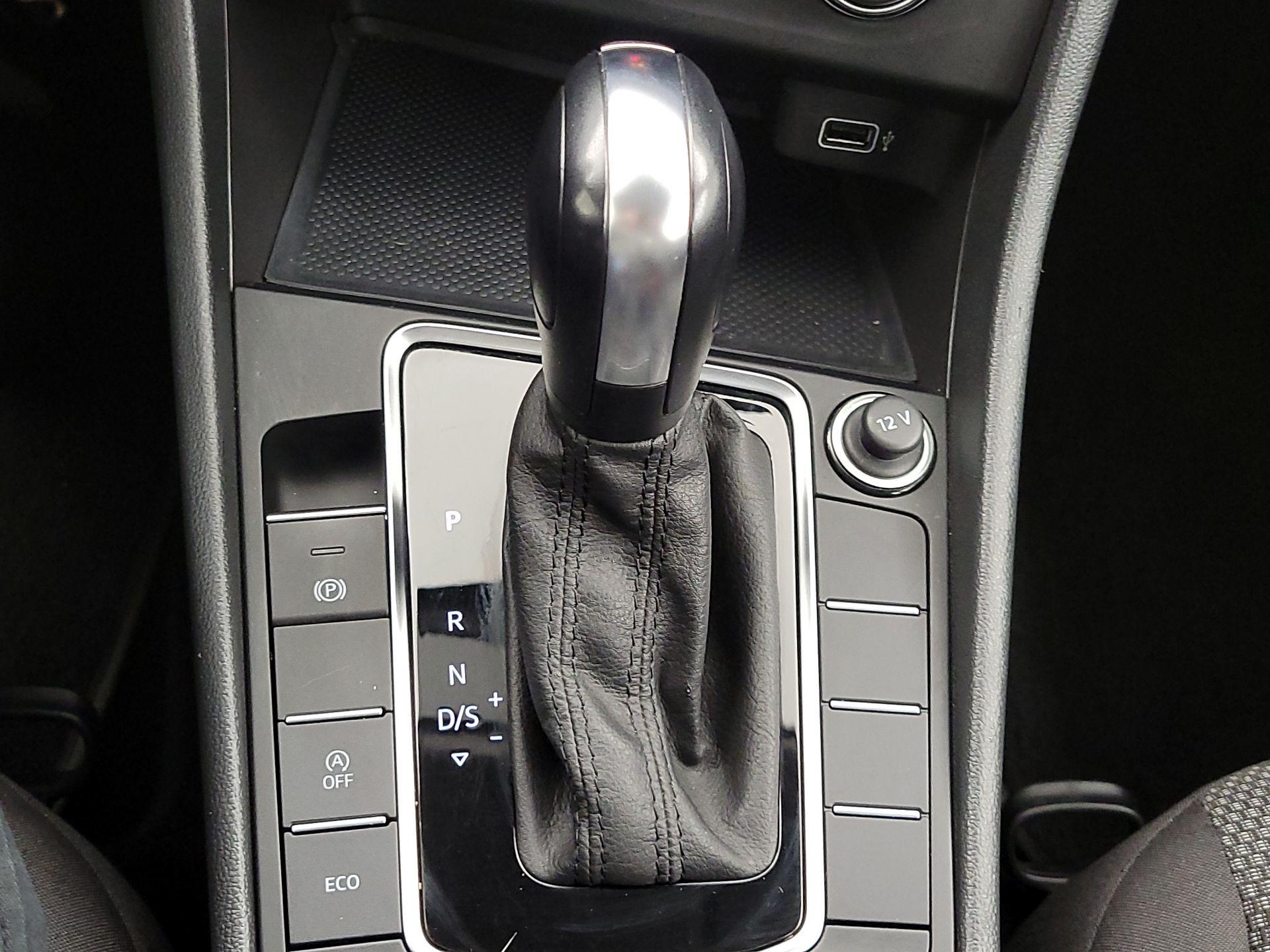 Thumbnail: 2019 Volkswagen Jetta - 17