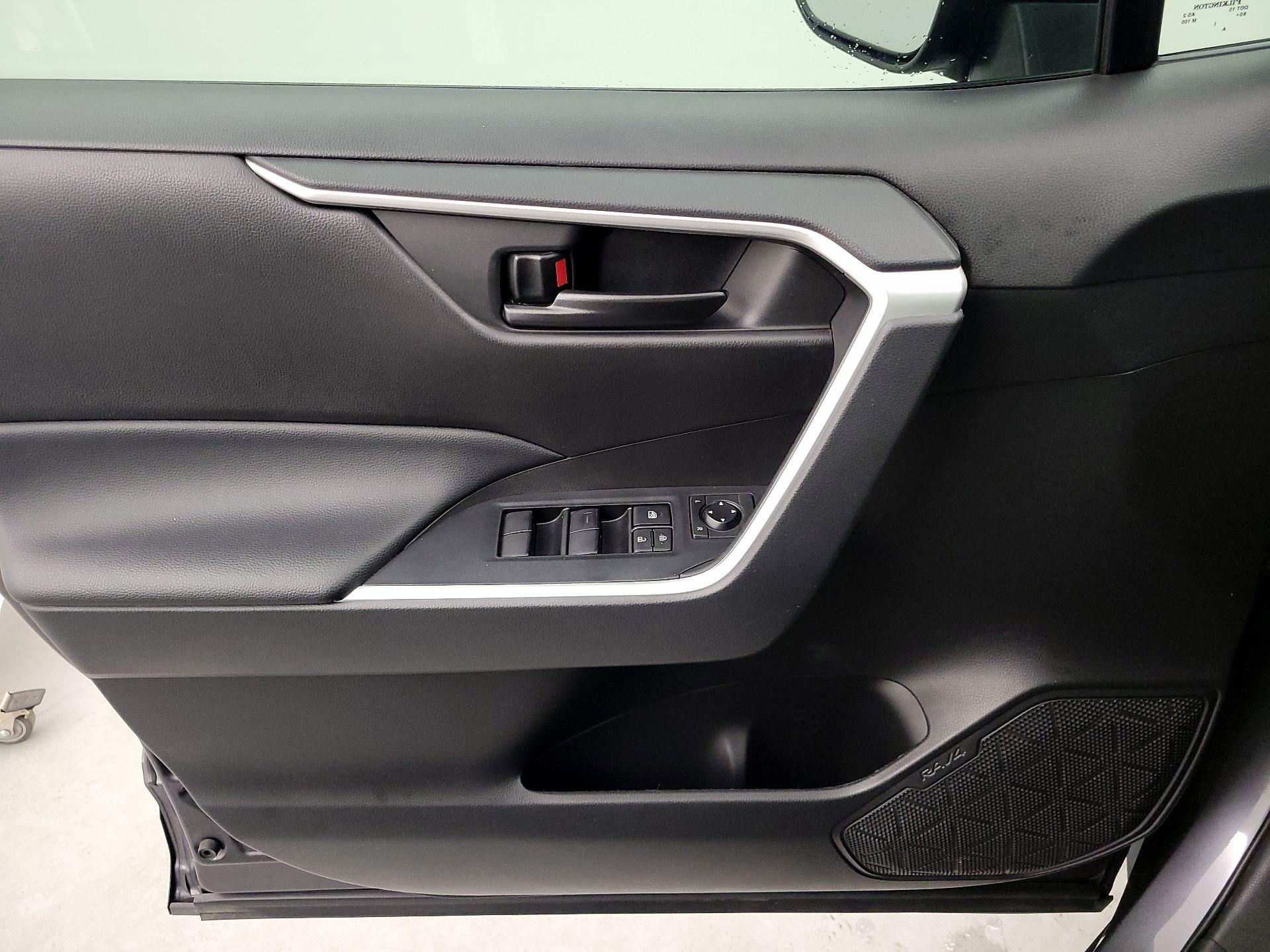 Thumbnail: 2022 Toyota RAV4 - 12