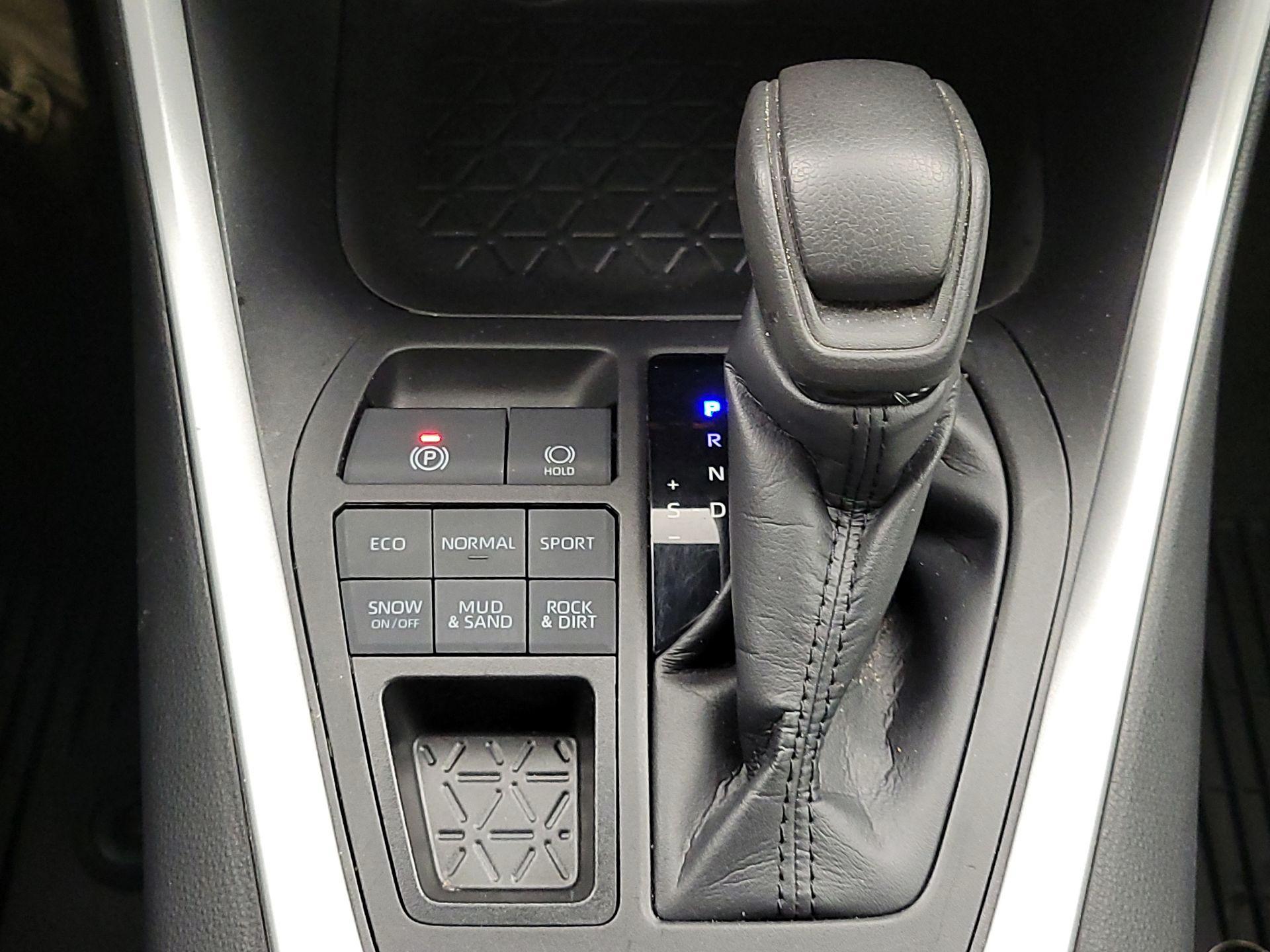 Thumbnail: 2022 Toyota RAV4 - 17