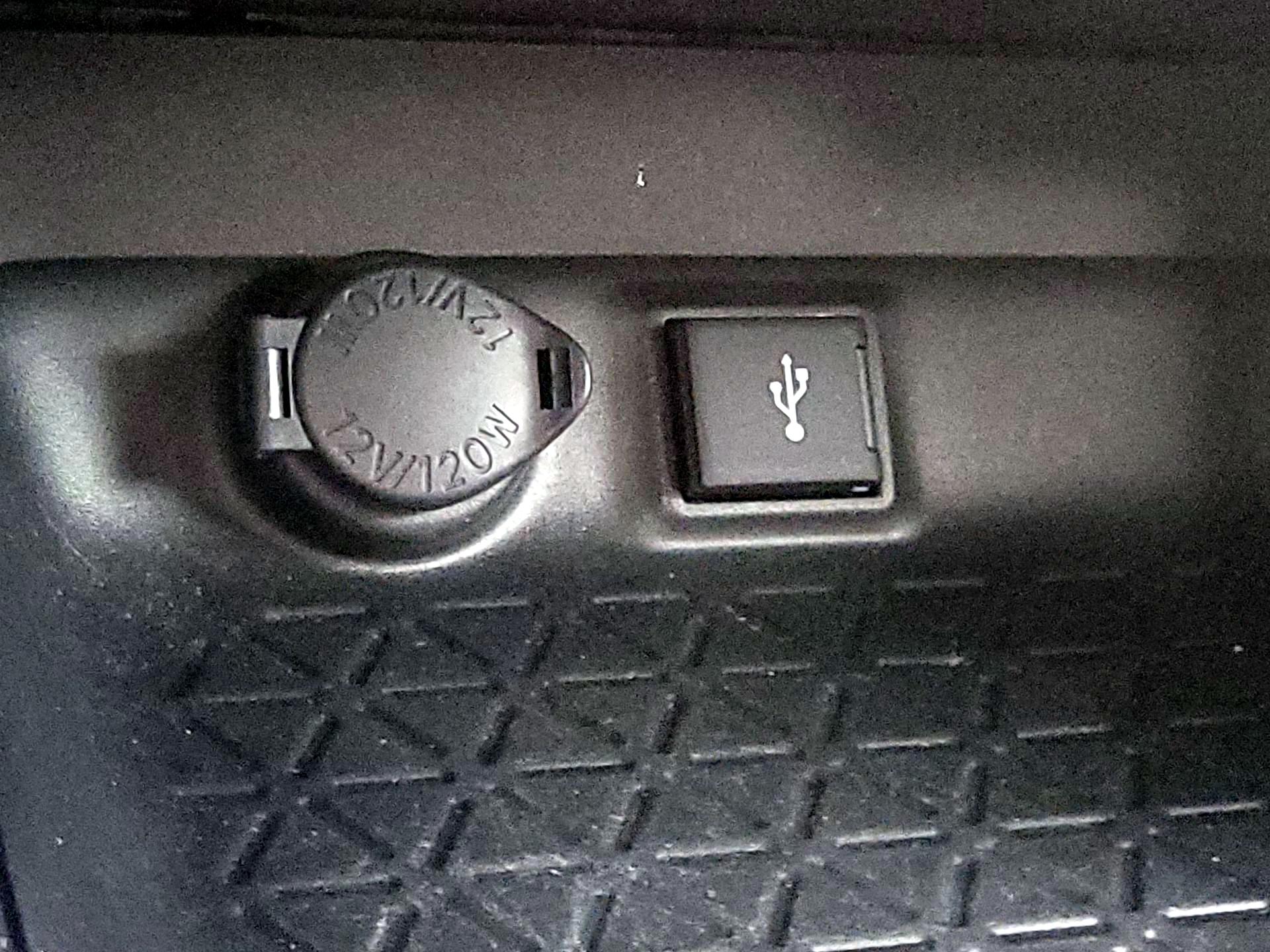 Thumbnail: 2022 Toyota RAV4 - 18