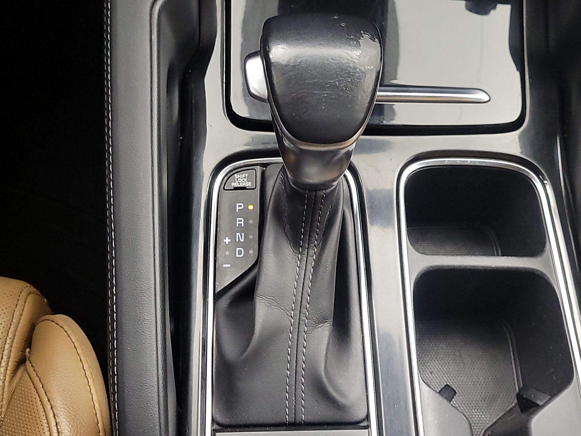 Thumbnail: 2020 Kia Telluride - 18