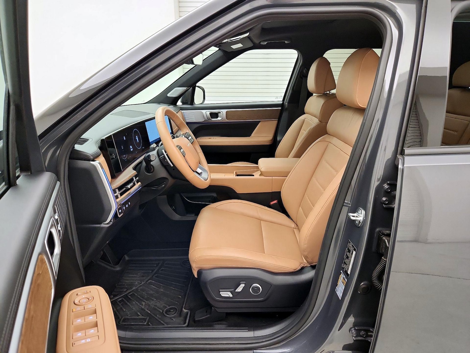 2025 Hyundai Santa Fe Limited - Photo 12
