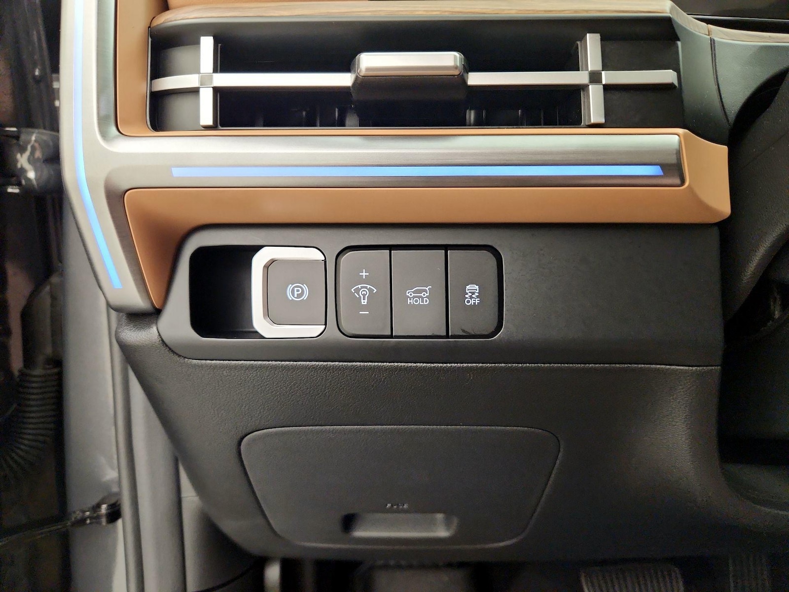 2025 Hyundai Santa Fe Limited - Photo 14