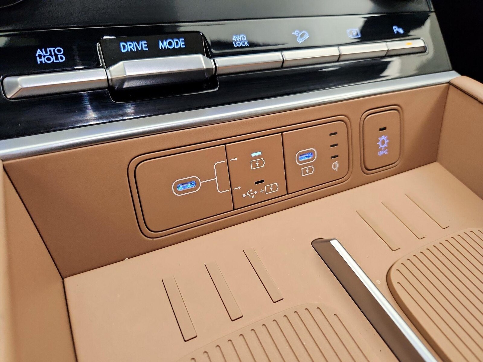 2025 Hyundai Santa Fe Limited - Photo 20