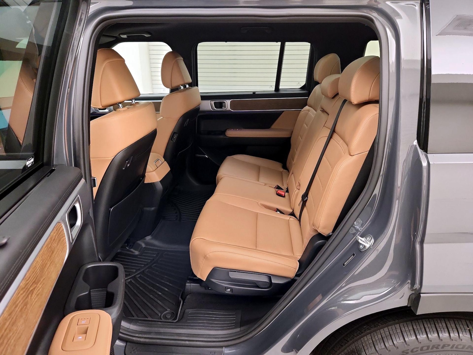 2025 Hyundai Santa Fe Limited - Photo 22