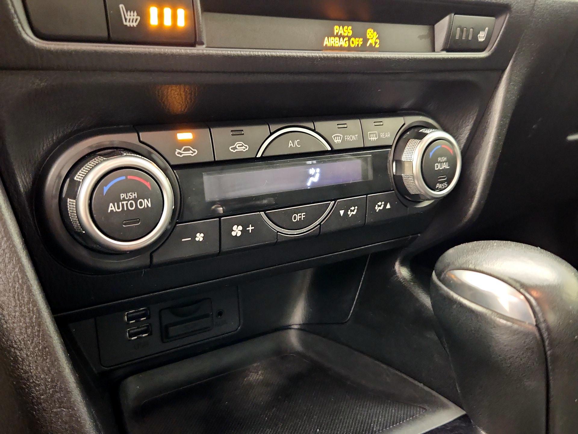 Thumbnail: 2018 Mazda Mazda3 - 16