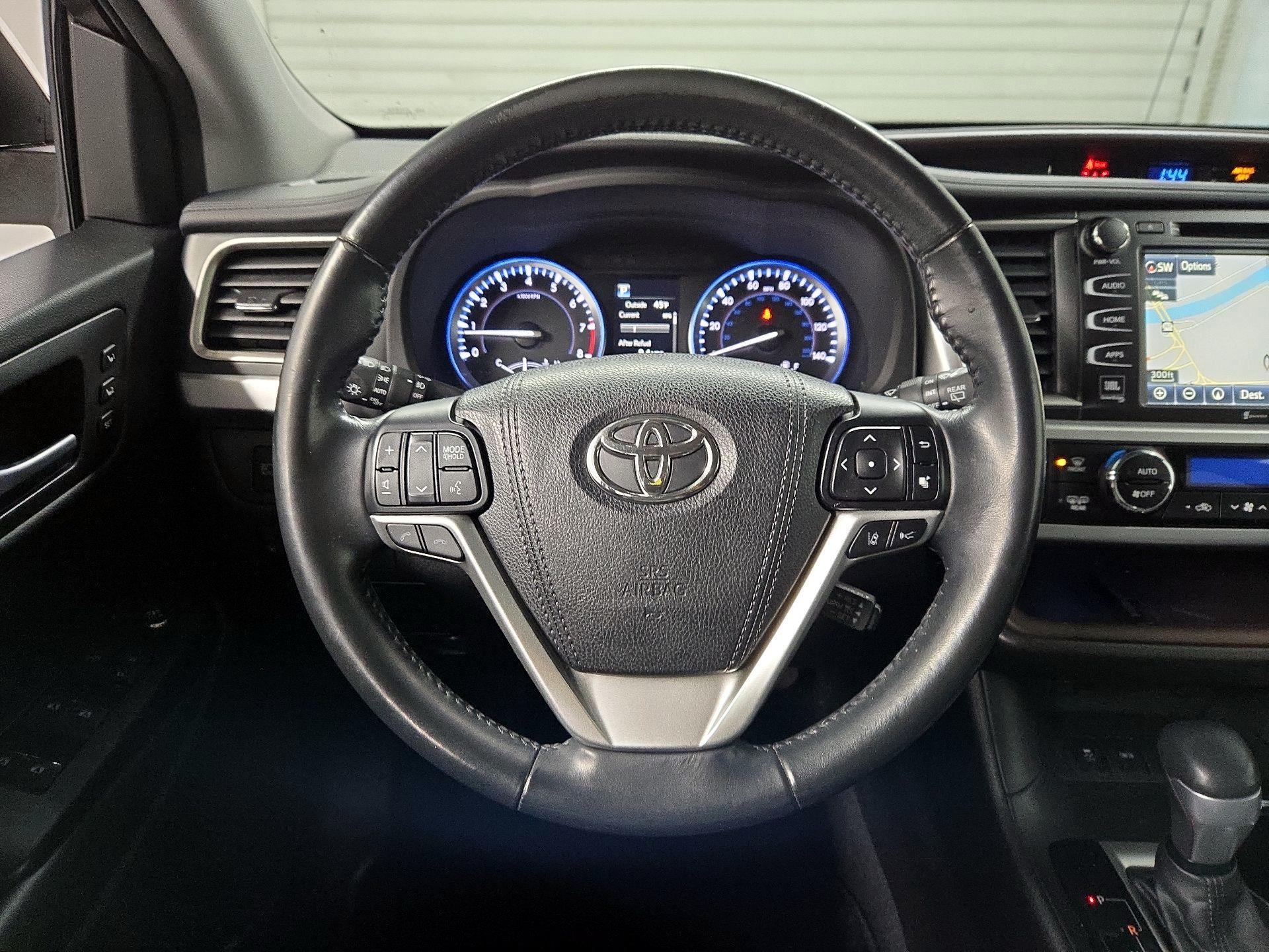 Thumbnail: 2017 Toyota Highlander - 10