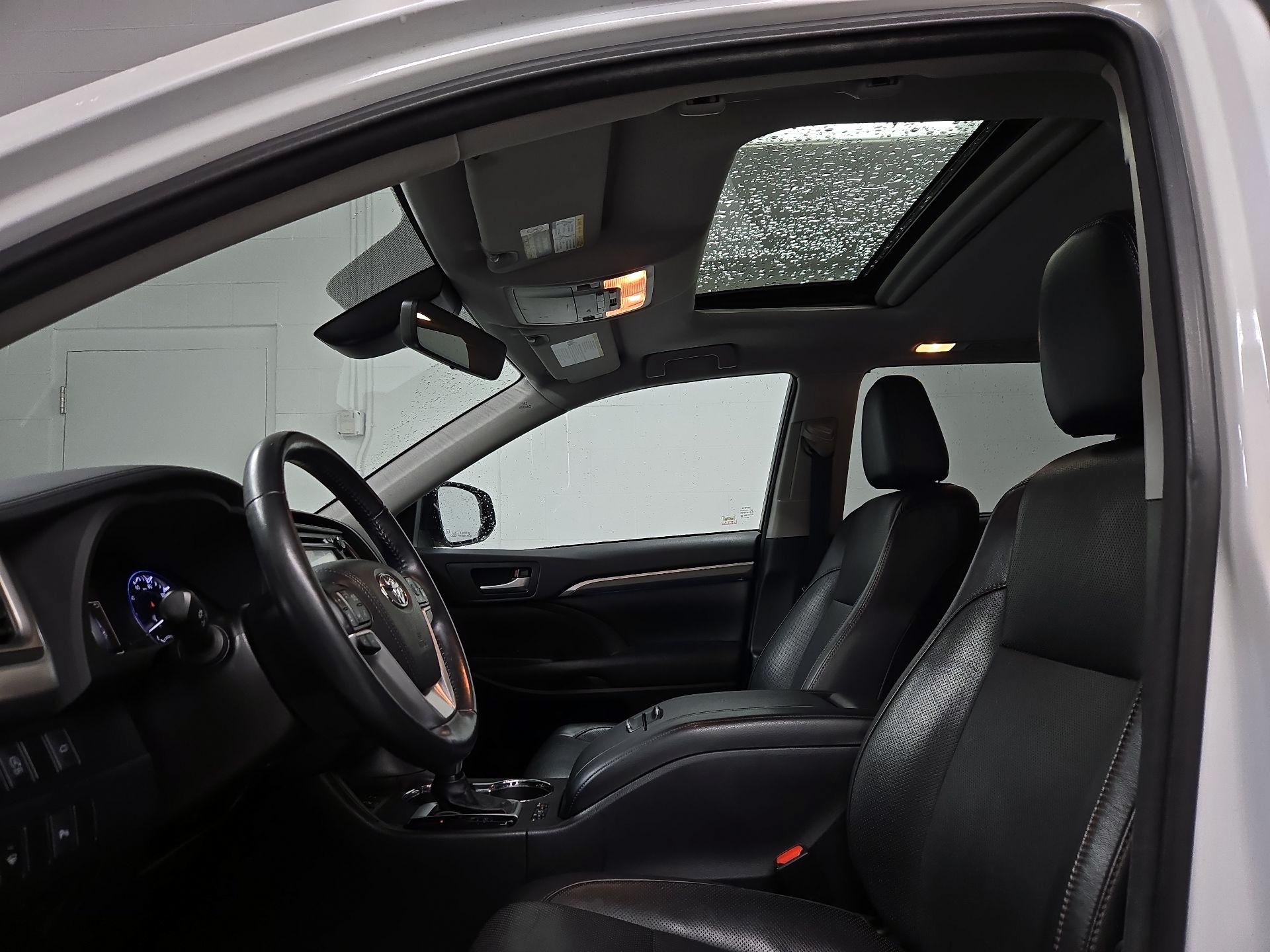 Thumbnail: 2017 Toyota Highlander - 20