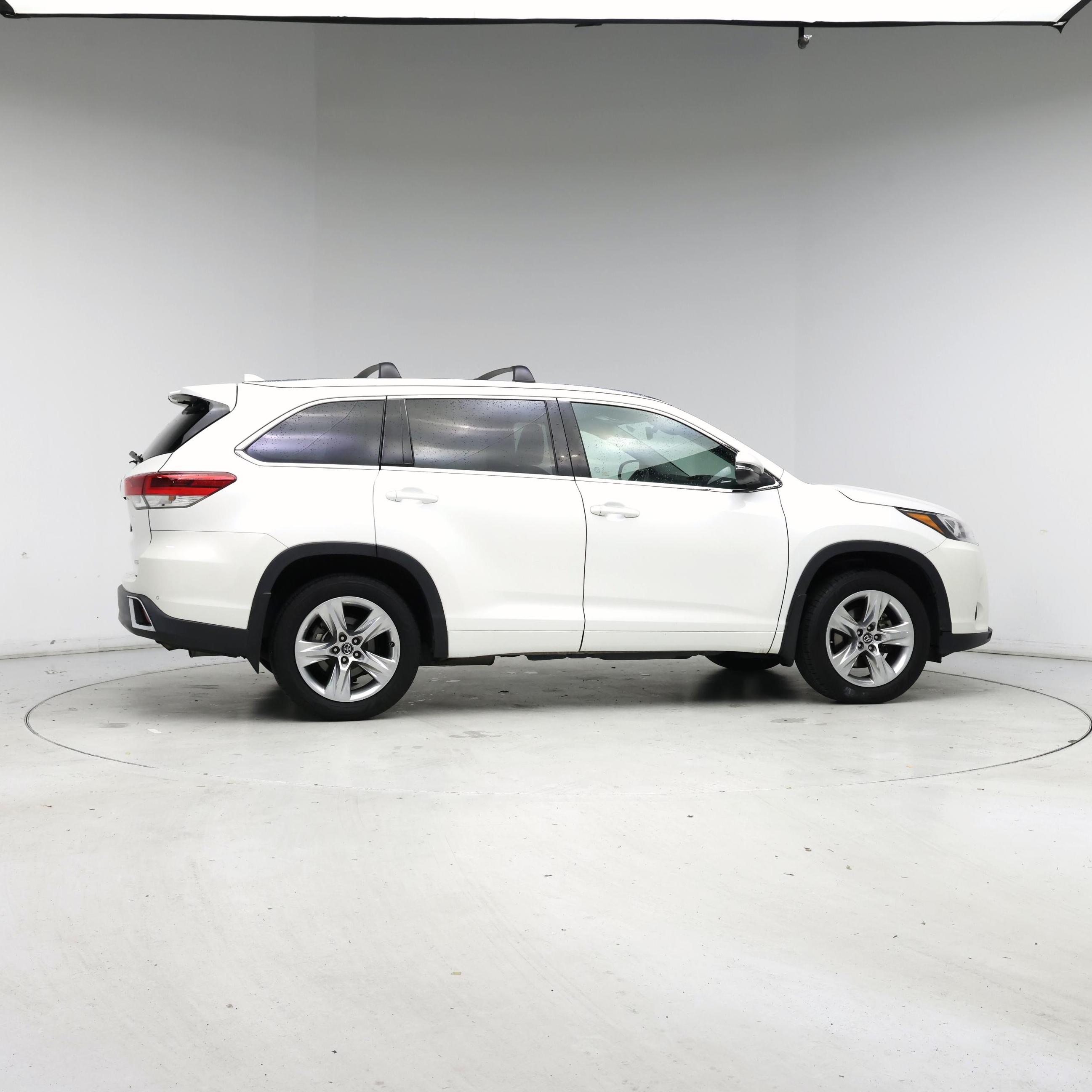 Thumbnail: 2017 Toyota Highlander - 7