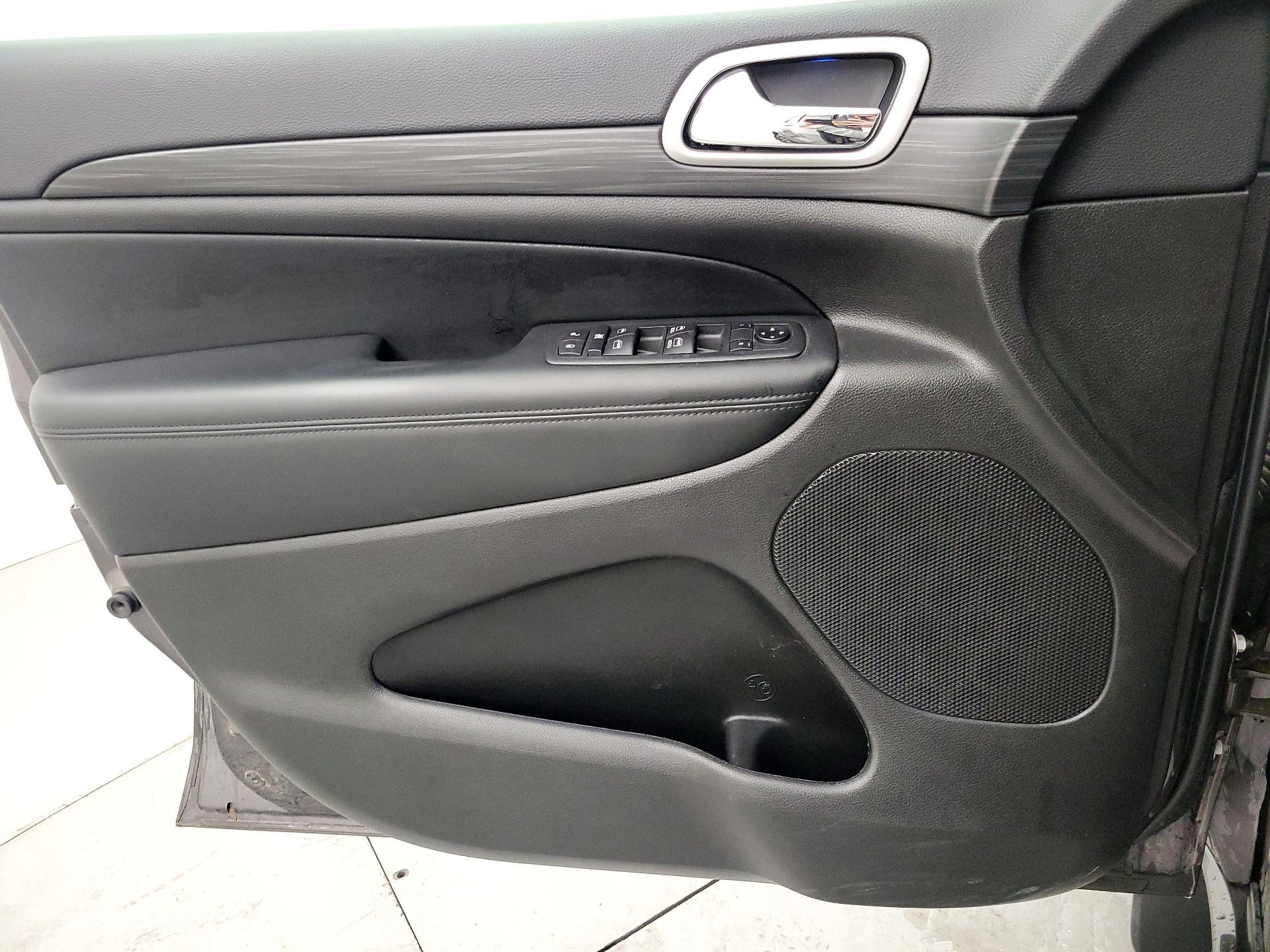 Thumbnail: 2020 Jeep Grand Cherokee - 12