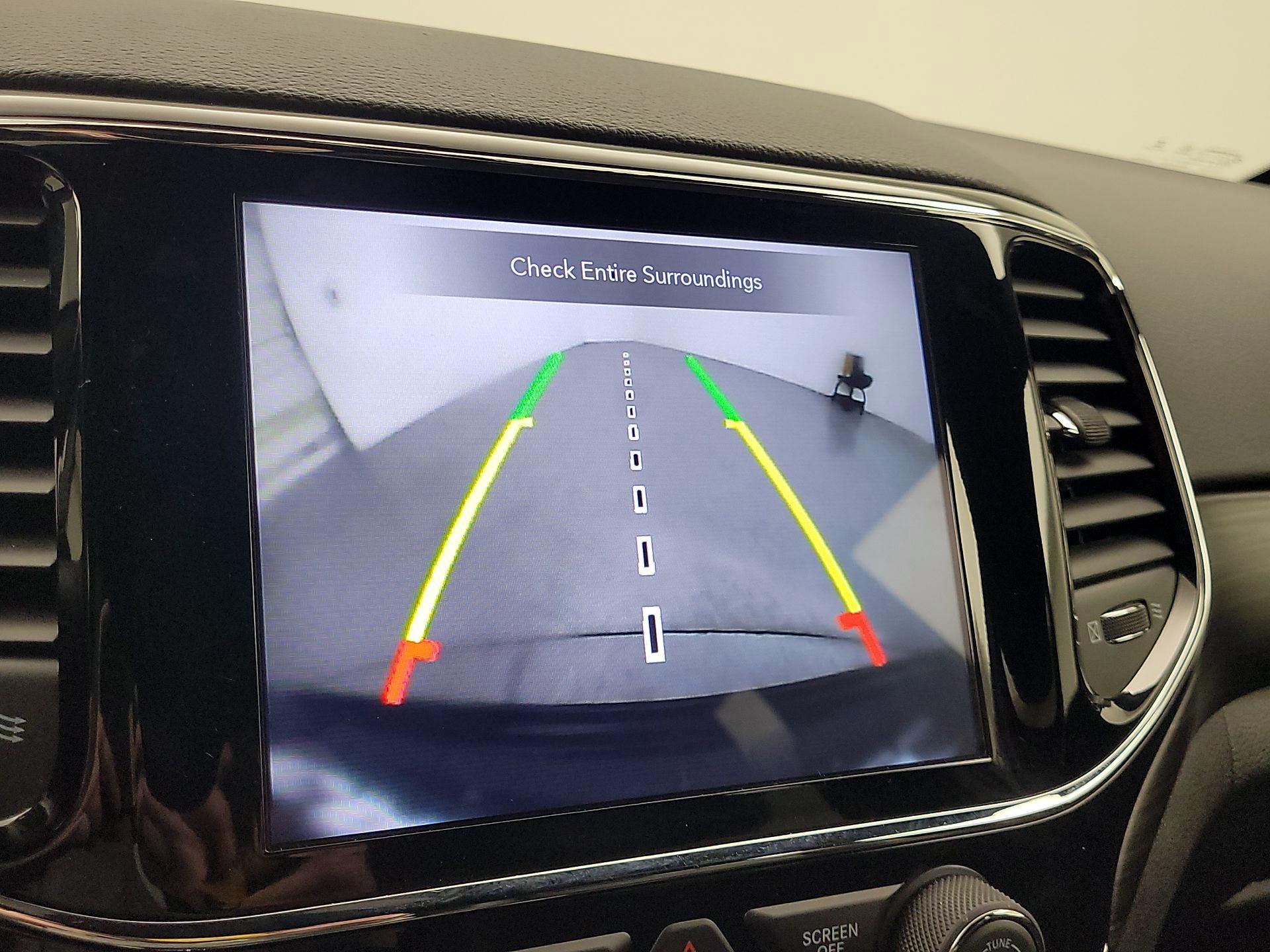 Thumbnail: 2020 Jeep Grand Cherokee - 15