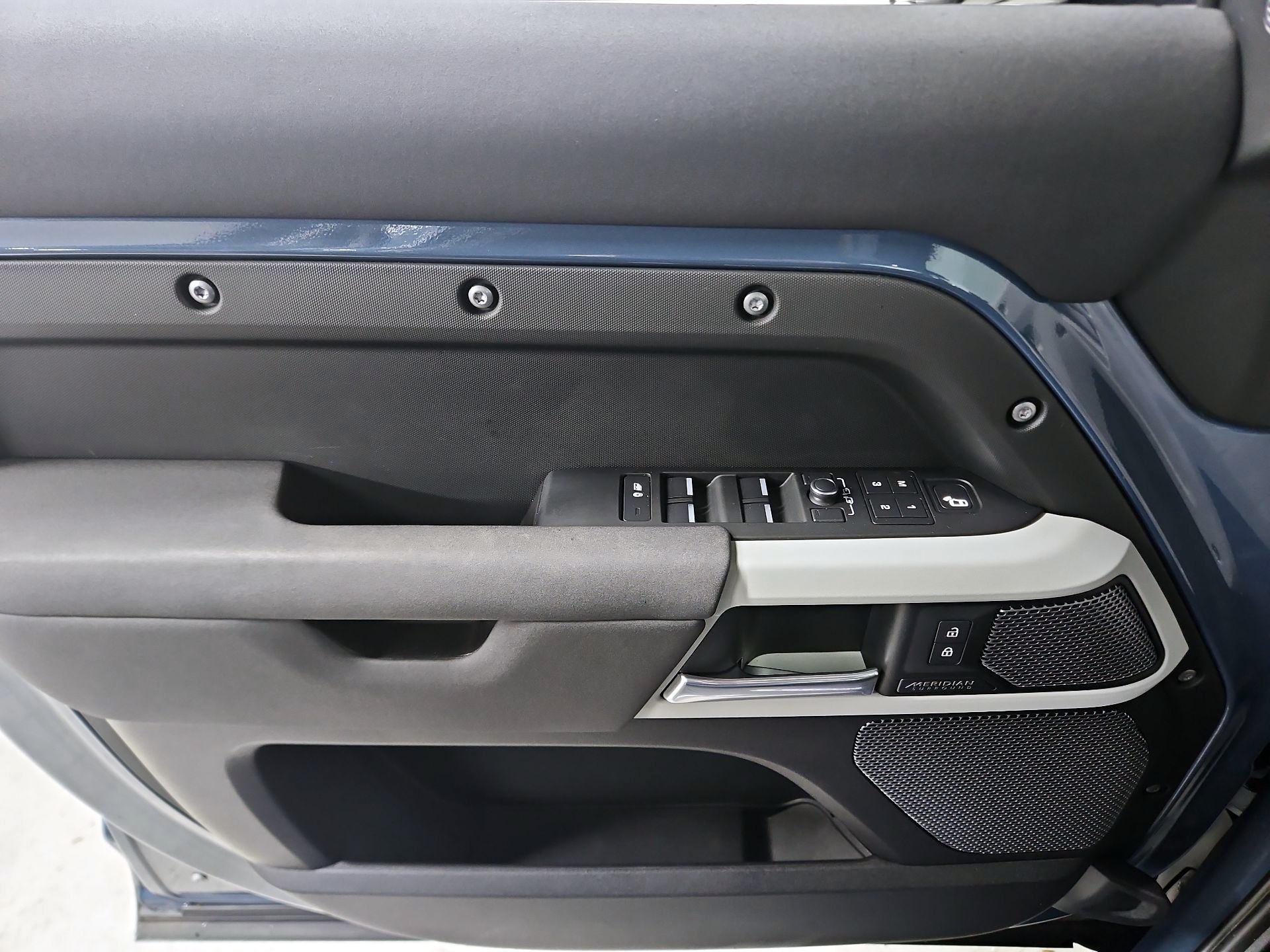 Thumbnail: 2022 Land Rover Defender - 12