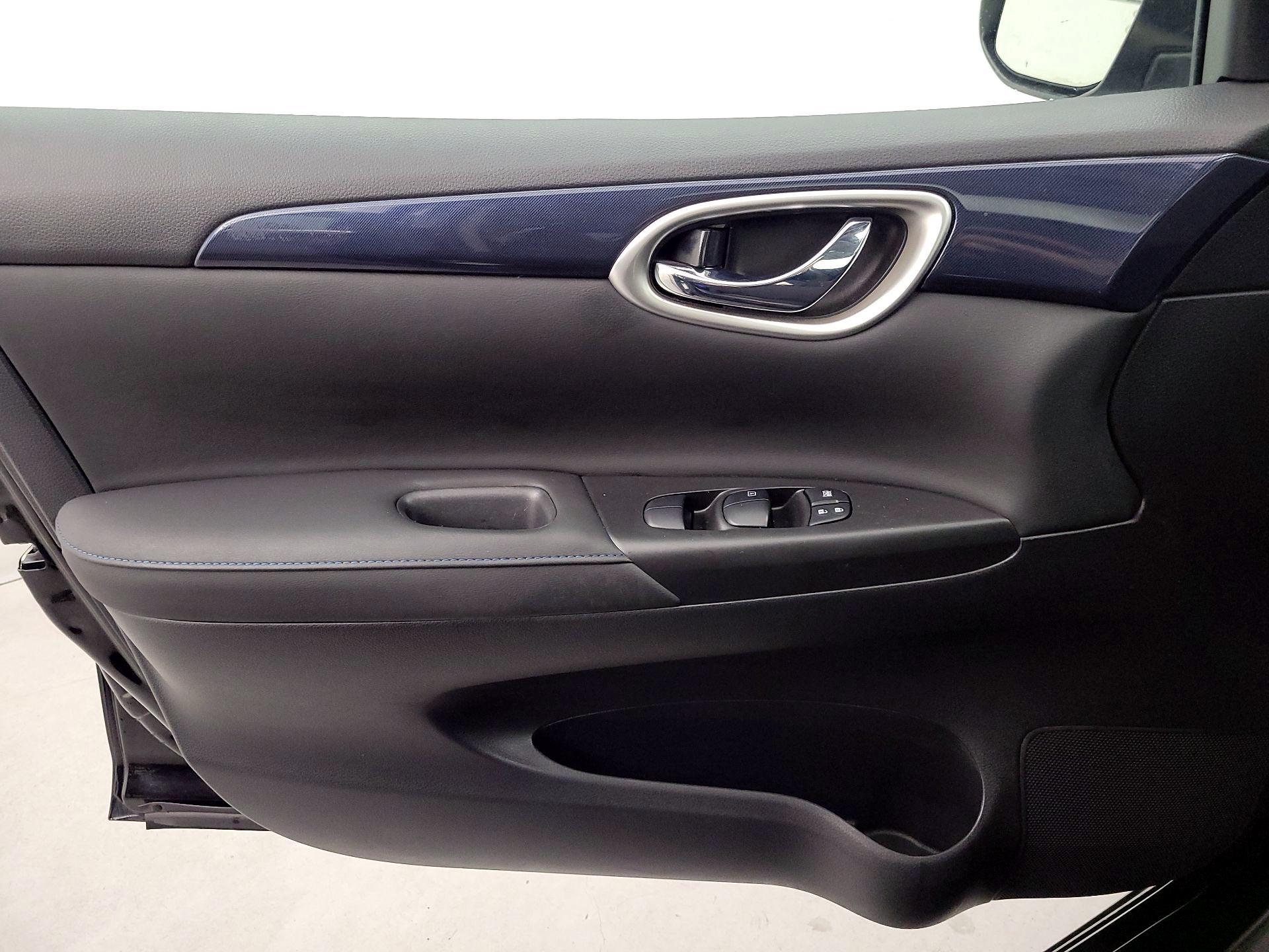 Thumbnail: 2019 Nissan Sentra - 12