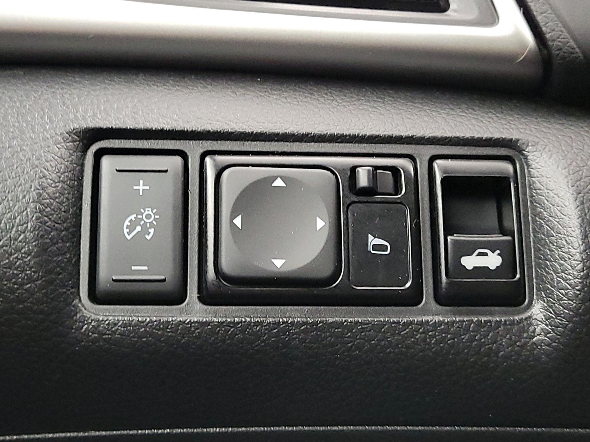 Thumbnail: 2019 Nissan Sentra - 13