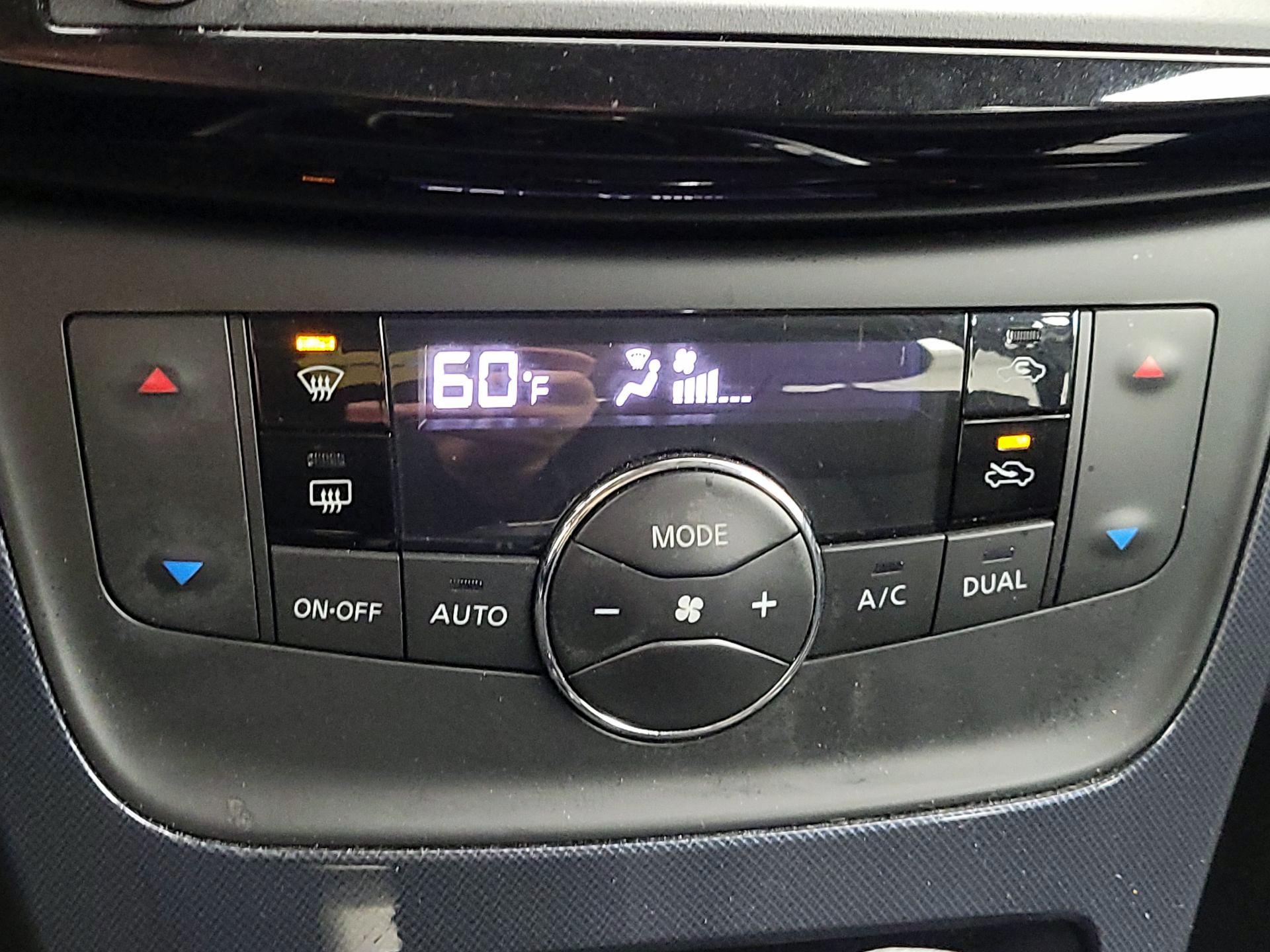 Thumbnail: 2019 Nissan Sentra - 16