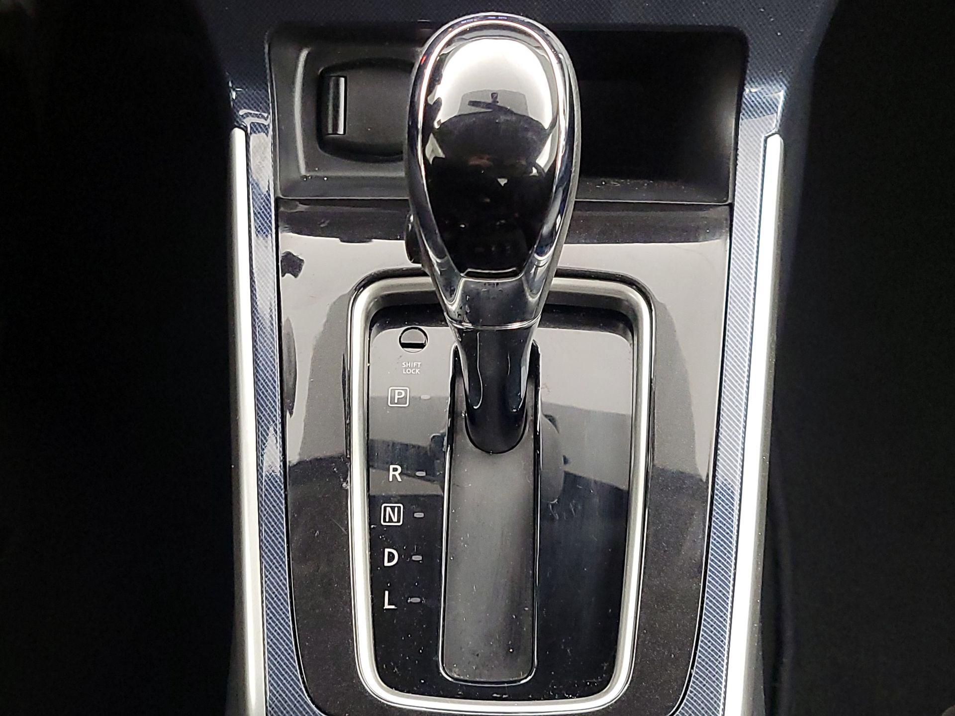 Thumbnail: 2019 Nissan Sentra - 17