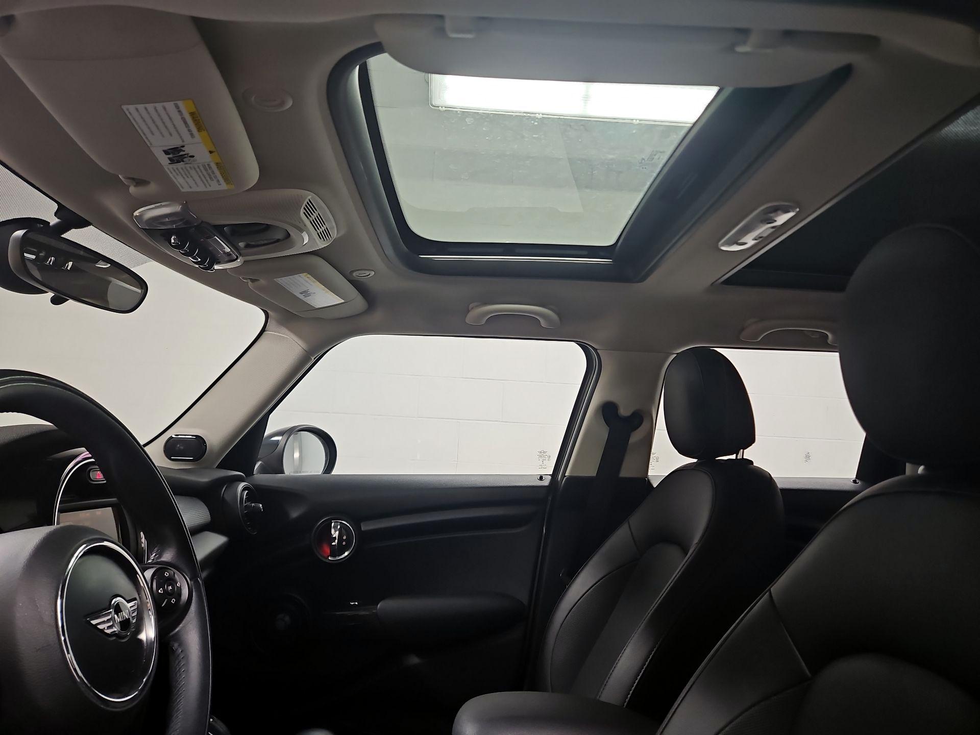 Thumbnail: 2017 MINI Cooper Hardtop - 19