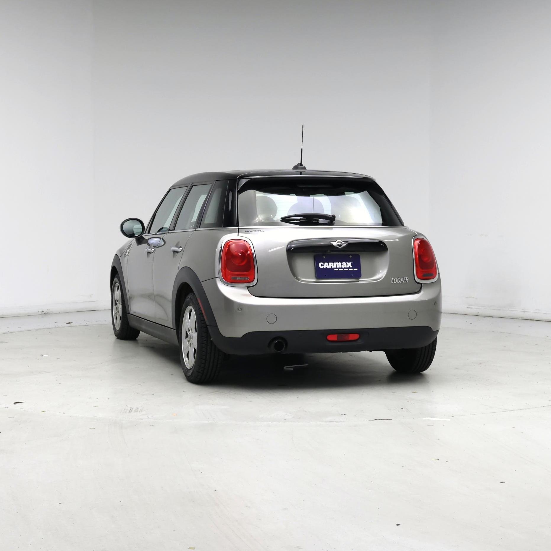 Thumbnail: 2017 MINI Cooper Hardtop - 6