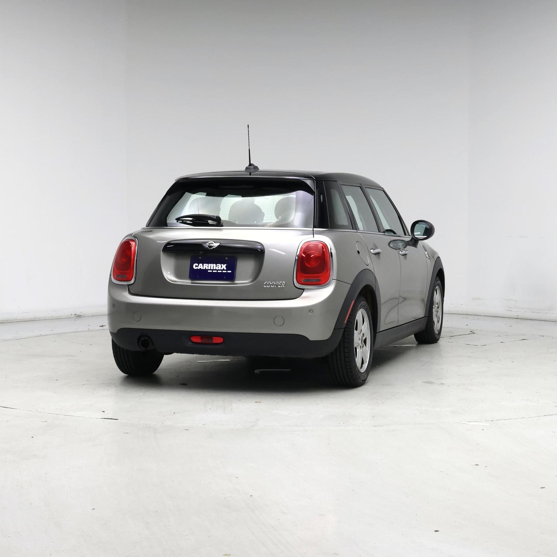 Thumbnail: 2017 MINI Cooper Hardtop - 8