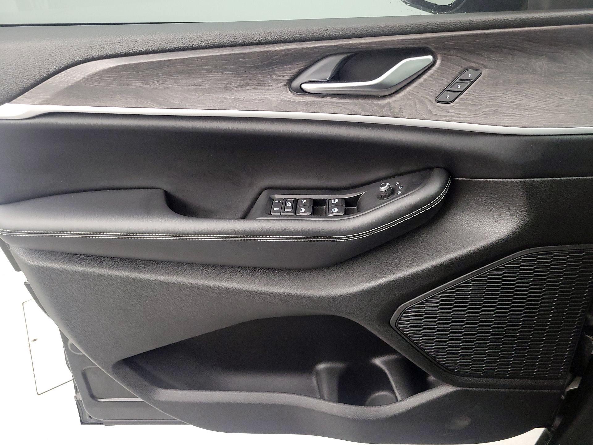 Thumbnail: 2023 Jeep Grand Cherokee L - 12