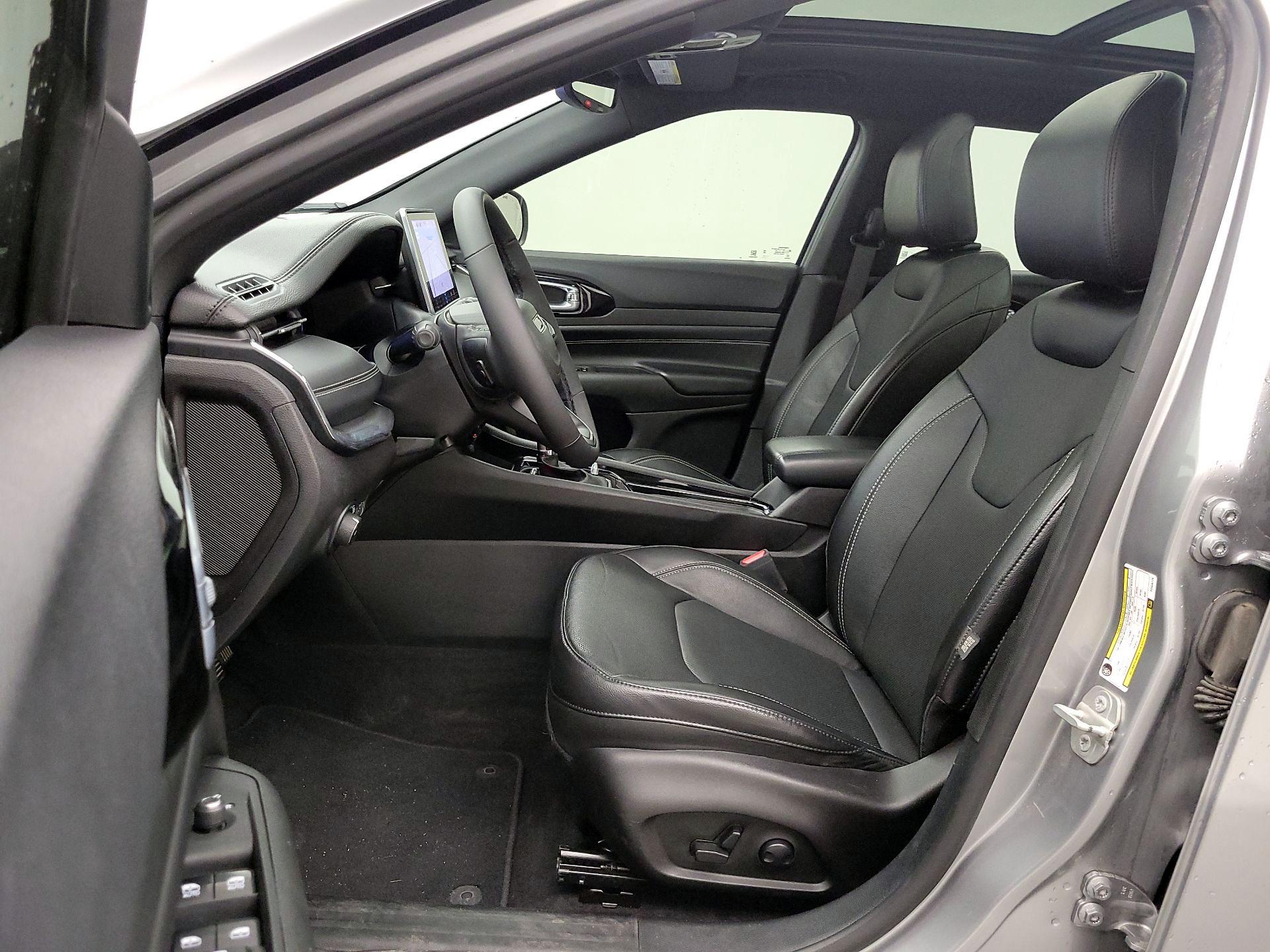 Thumbnail: 2023 Jeep Compass - 11