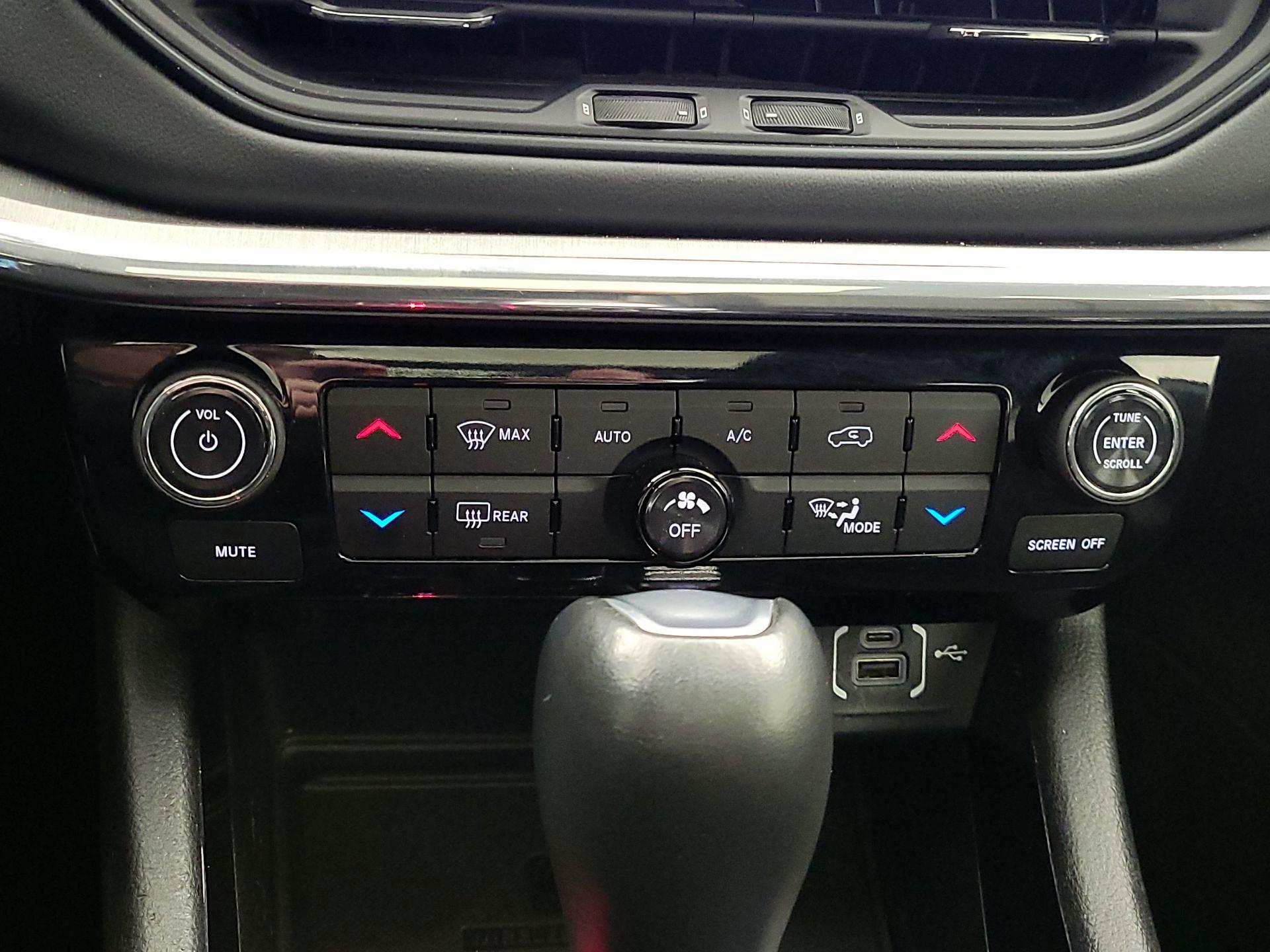 Thumbnail: 2023 Jeep Compass - 17