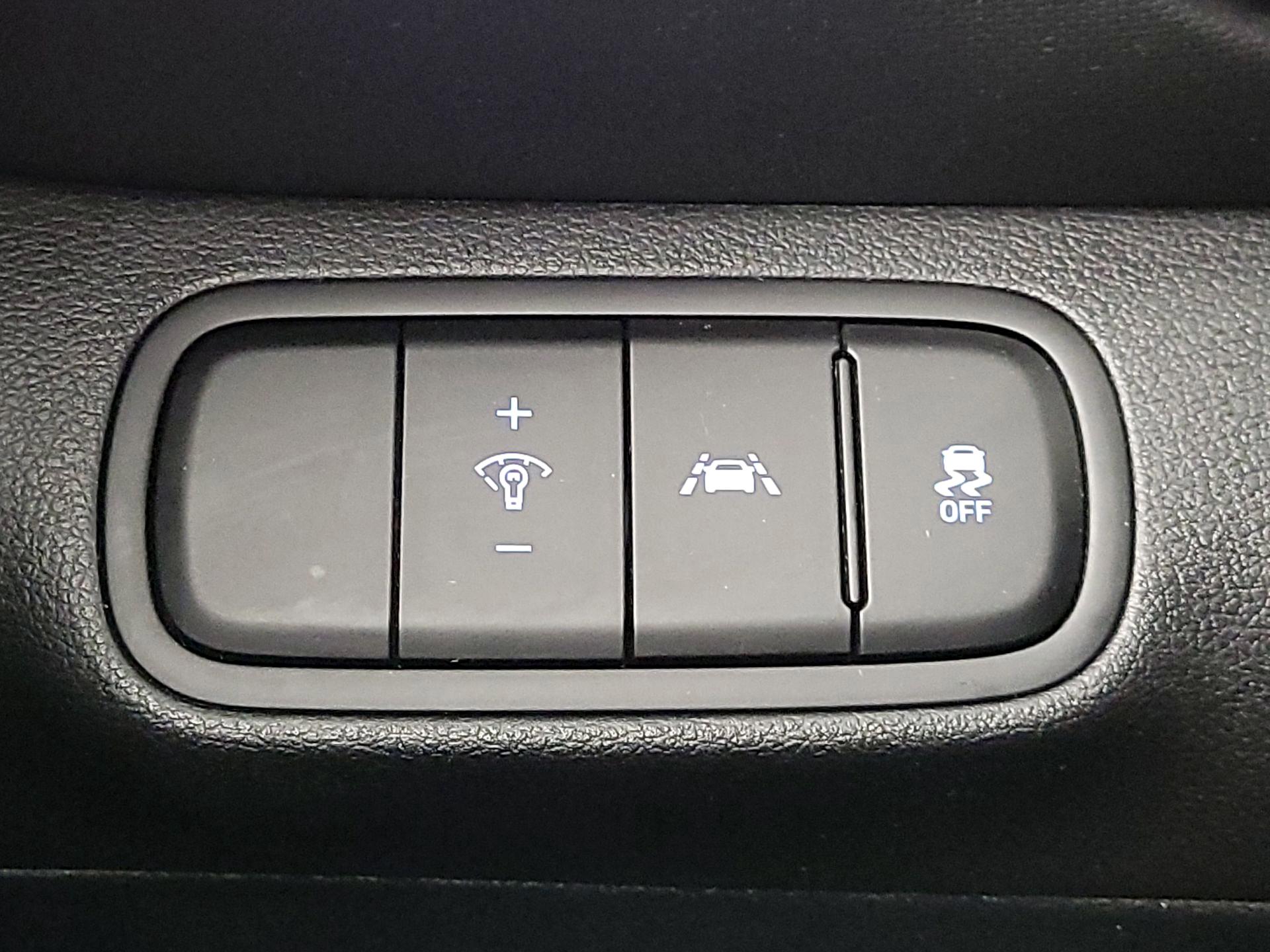 Thumbnail: 2022 Hyundai Venue - 13