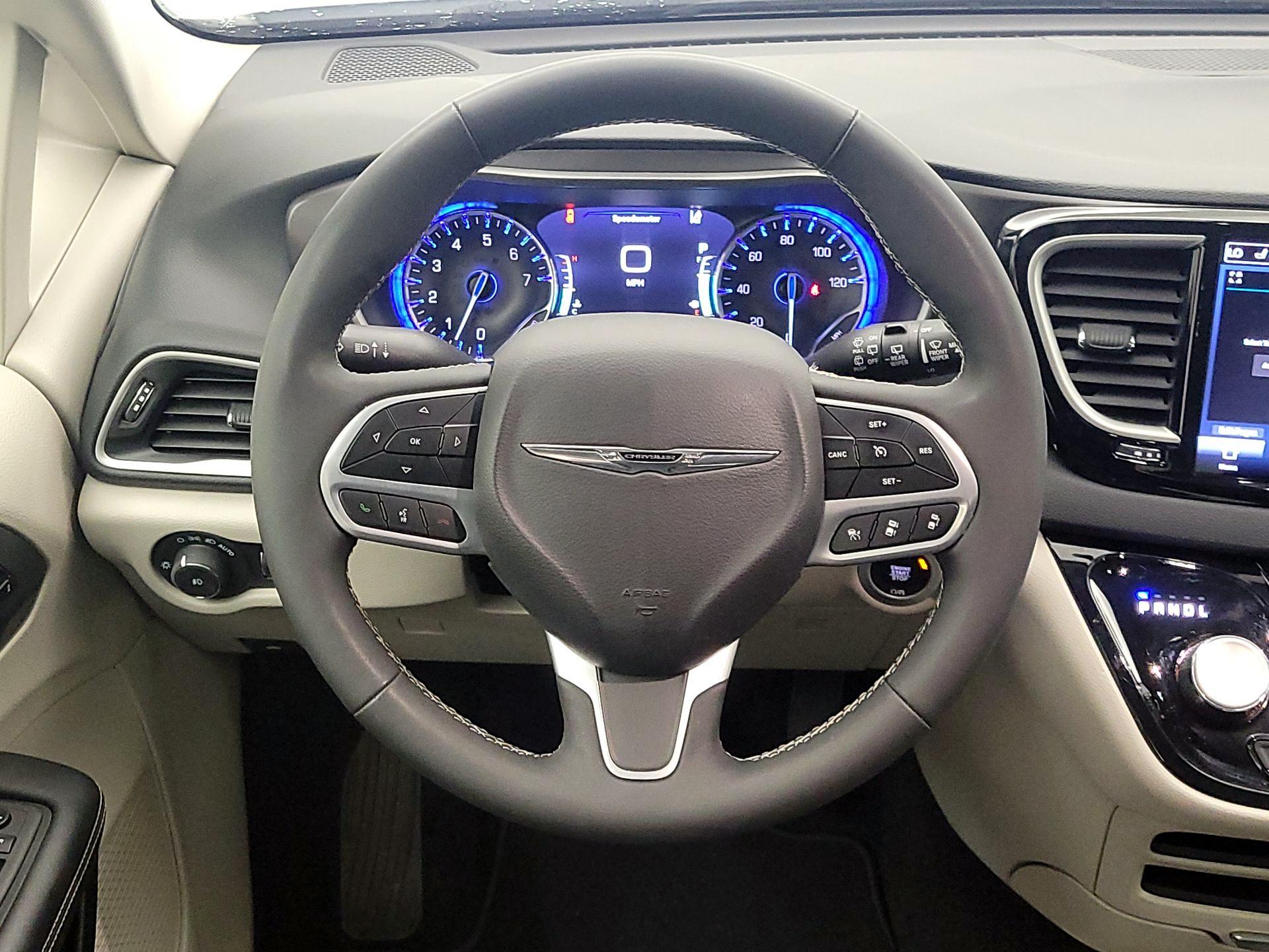 Thumbnail: 2024 Chrysler Pacifica - 10