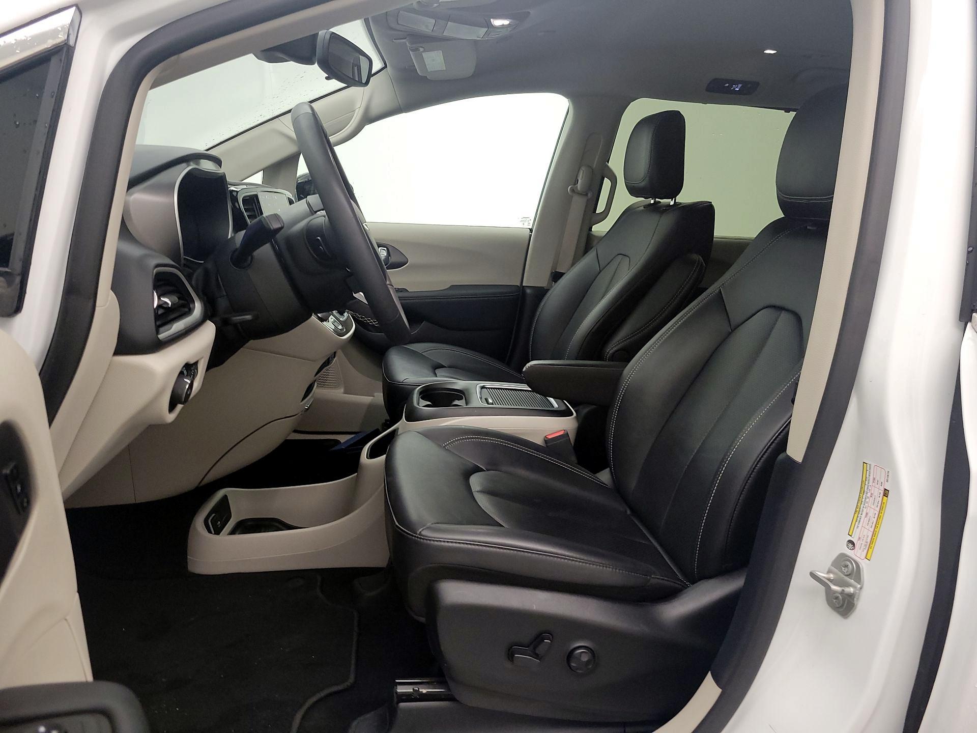 Thumbnail: 2024 Chrysler Pacifica - 11