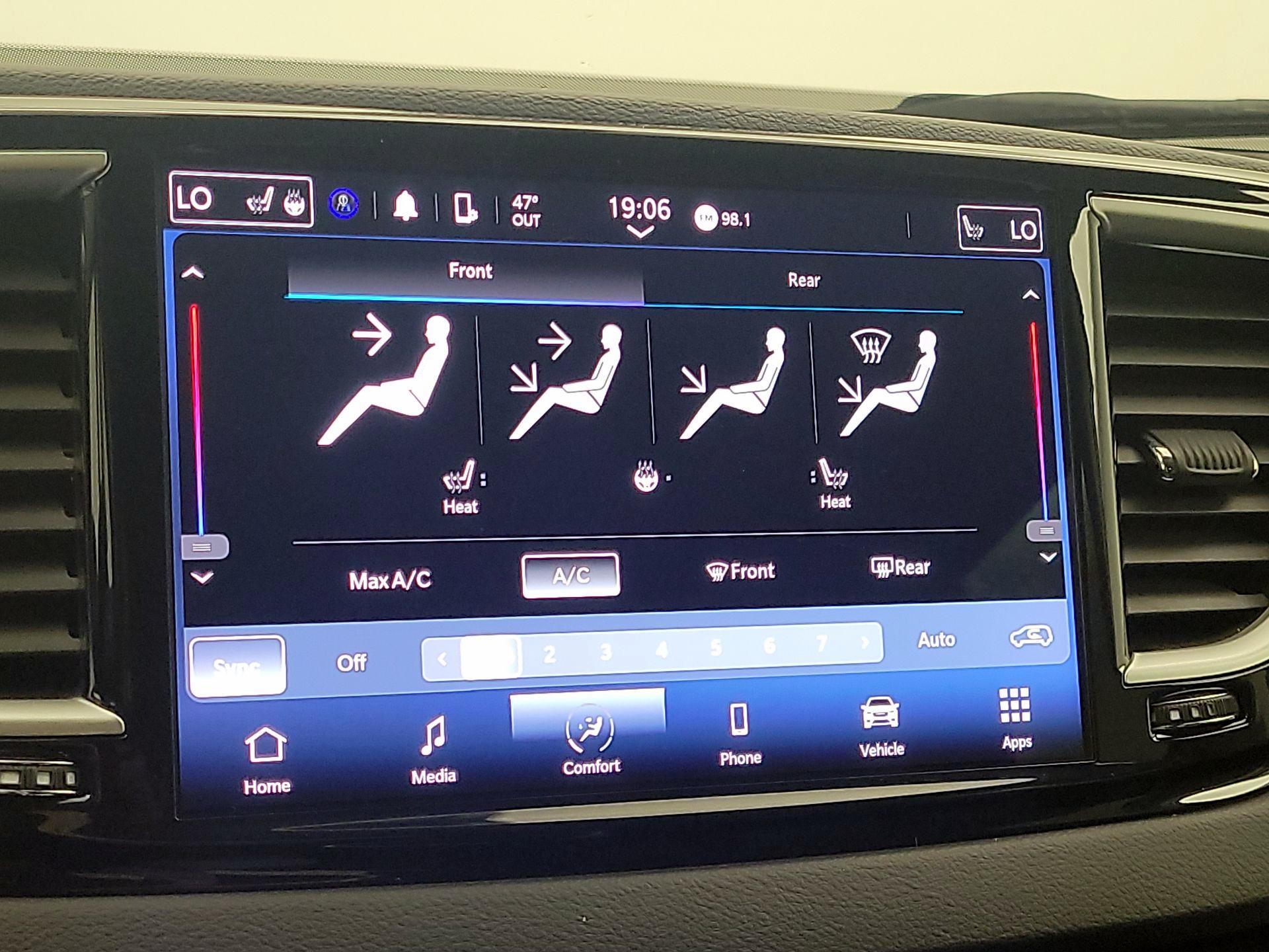 Thumbnail: 2024 Chrysler Pacifica - 16