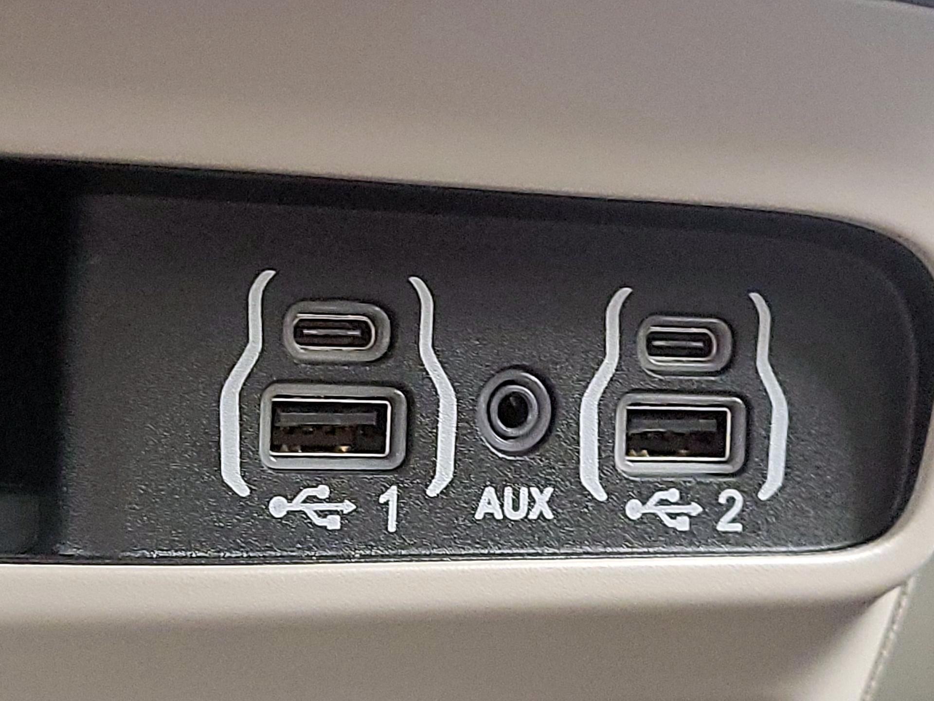 Thumbnail: 2024 Chrysler Pacifica - 18