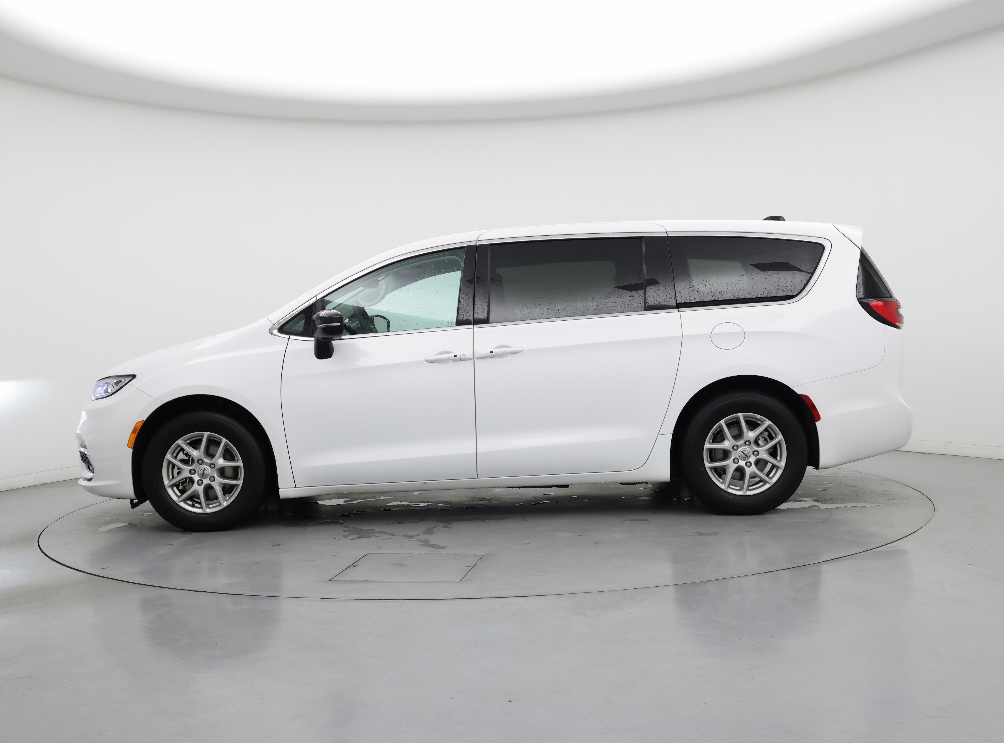 Thumbnail: 2024 Chrysler Pacifica - 3