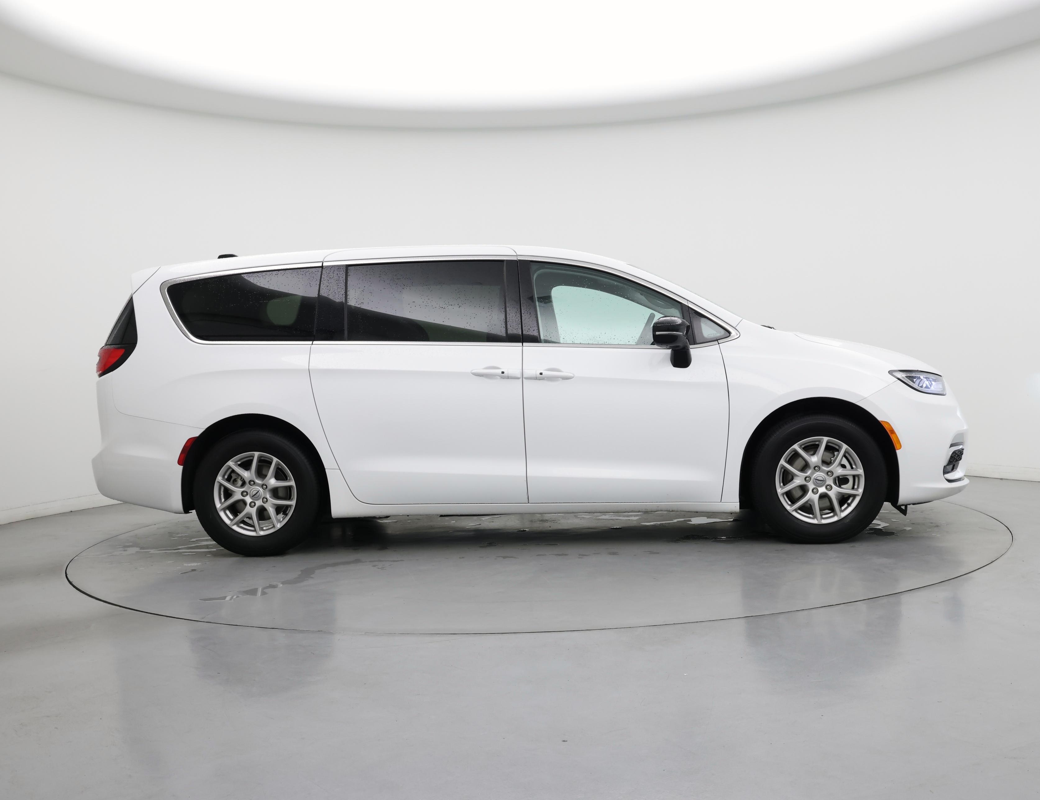 Thumbnail: 2024 Chrysler Pacifica - 7