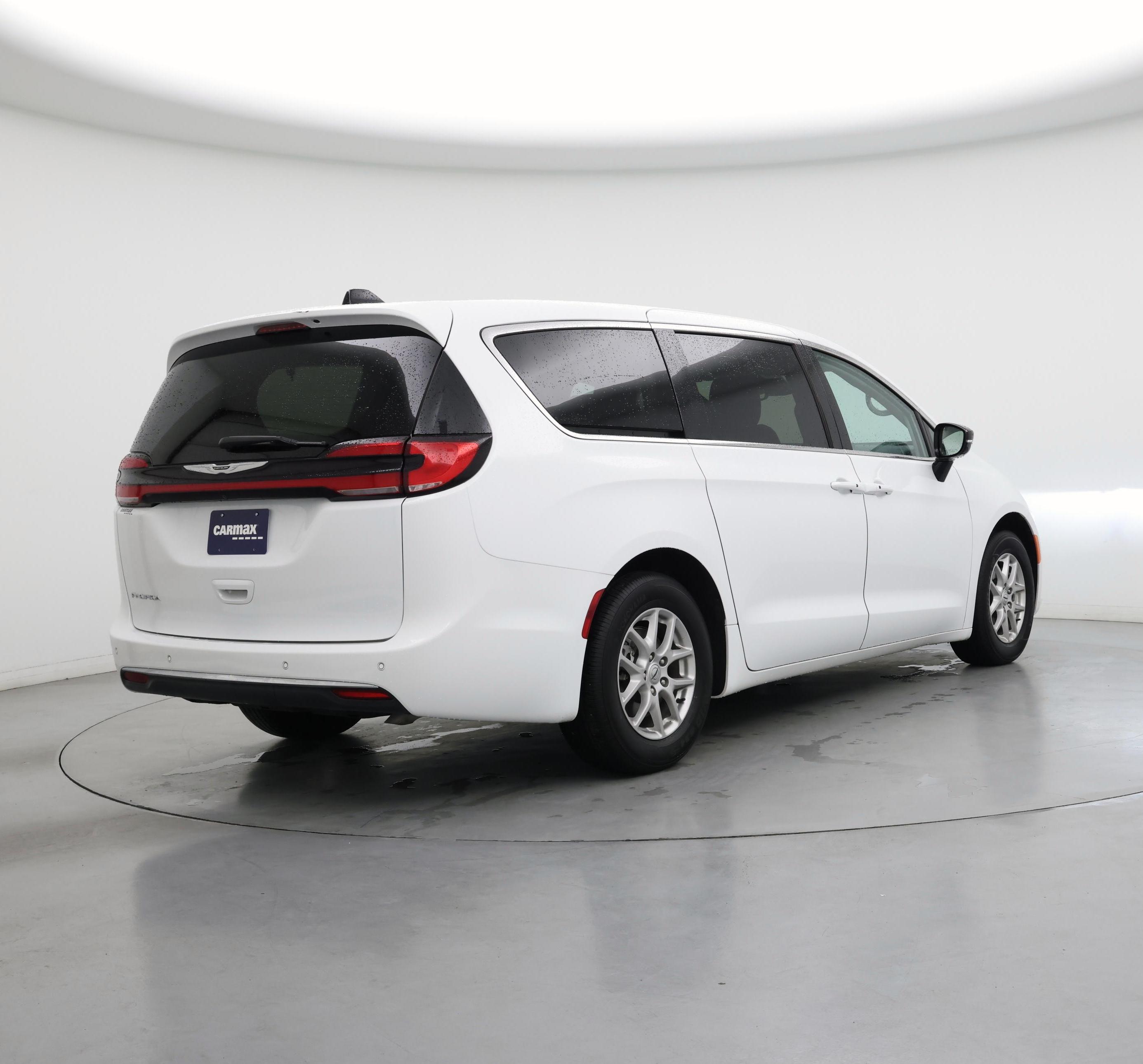 Thumbnail: 2024 Chrysler Pacifica - 8