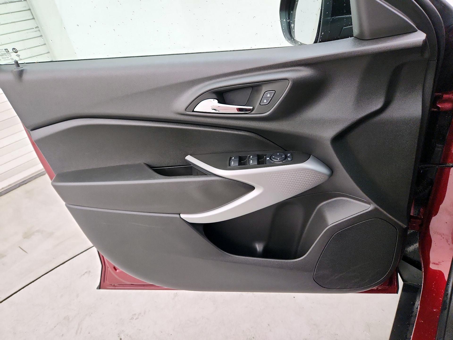 Thumbnail: 2025 Chevrolet Trax - 12