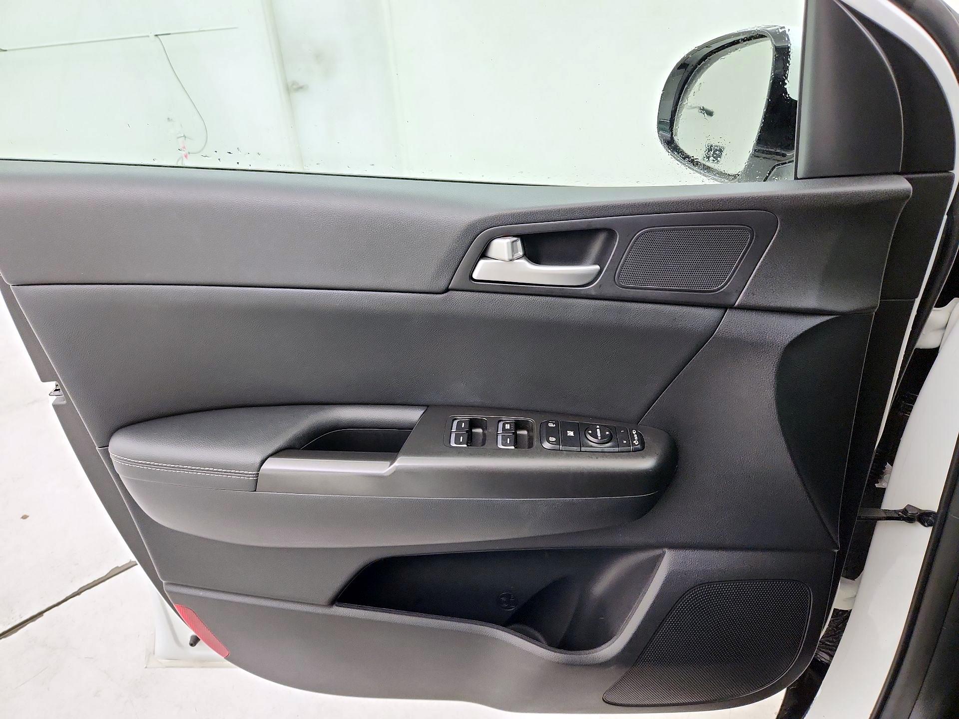 Thumbnail: 2017 Kia Sportage - 12