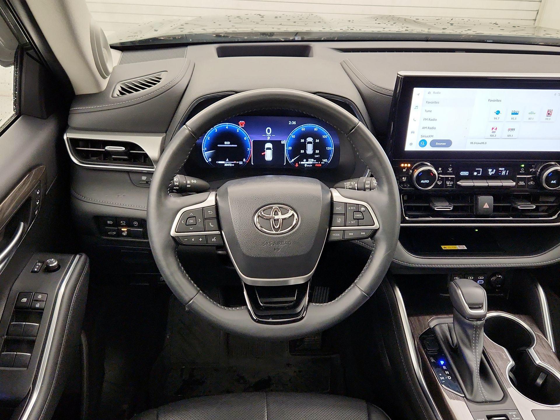 Thumbnail: 2023 Toyota Highlander - 10