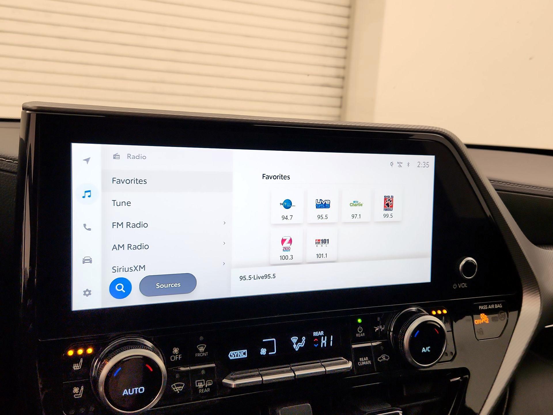 Thumbnail: 2023 Toyota Highlander - 15