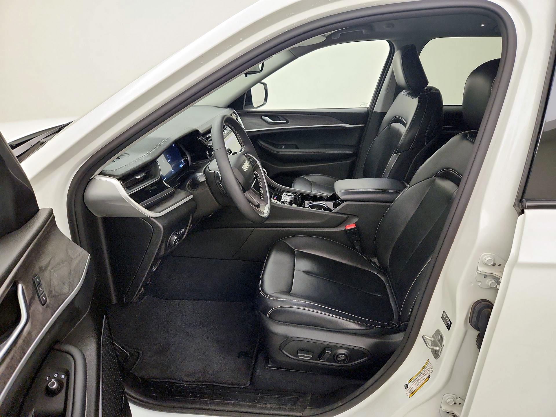 Thumbnail: 2023 Jeep Grand Cherokee - 11