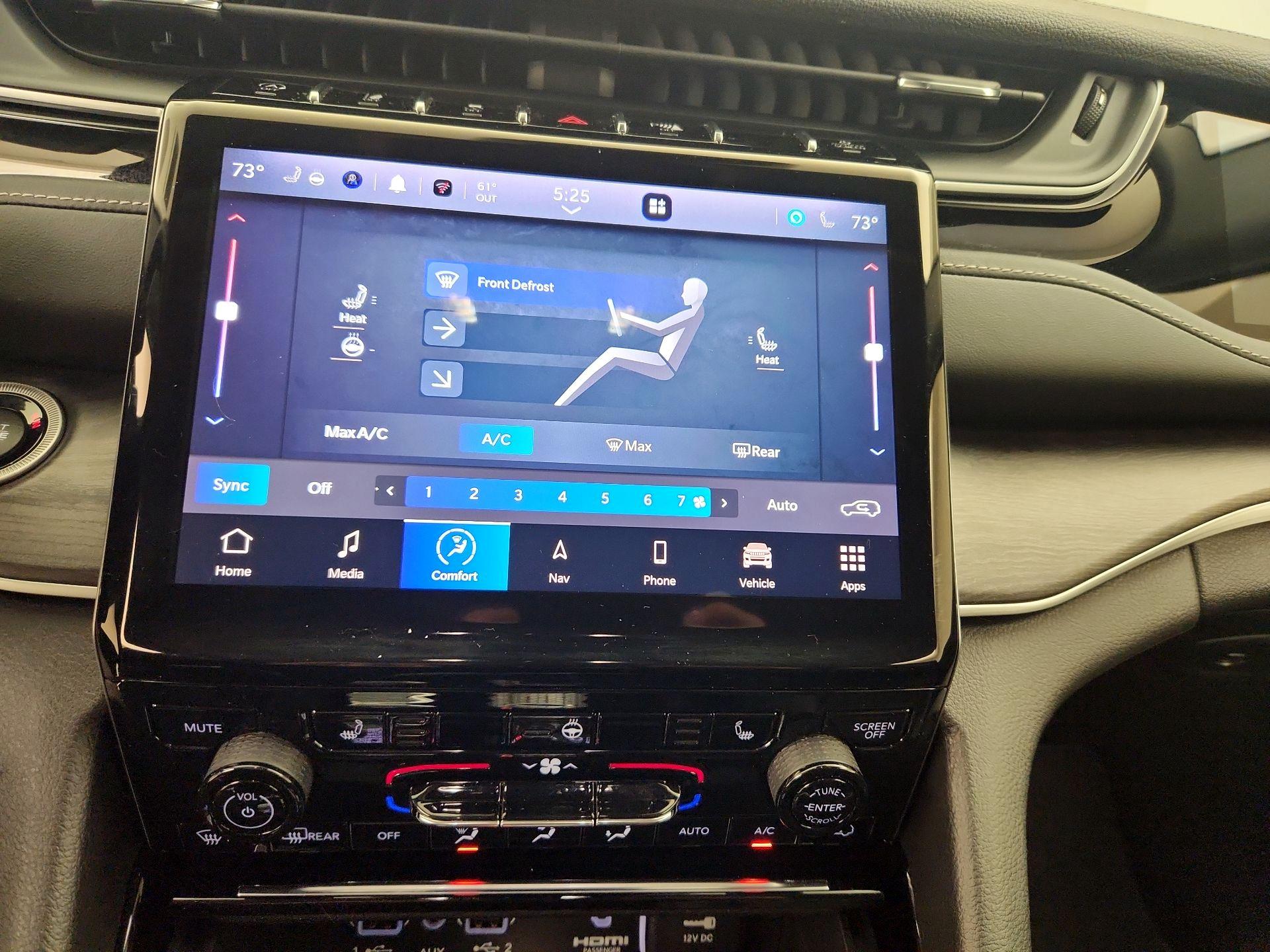 Thumbnail: 2023 Jeep Grand Cherokee - 17