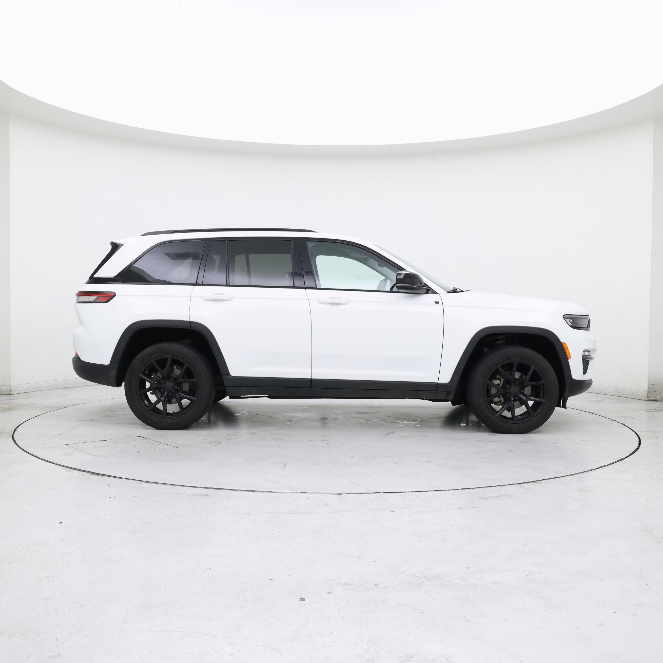 Thumbnail: 2023 Jeep Grand Cherokee - 7