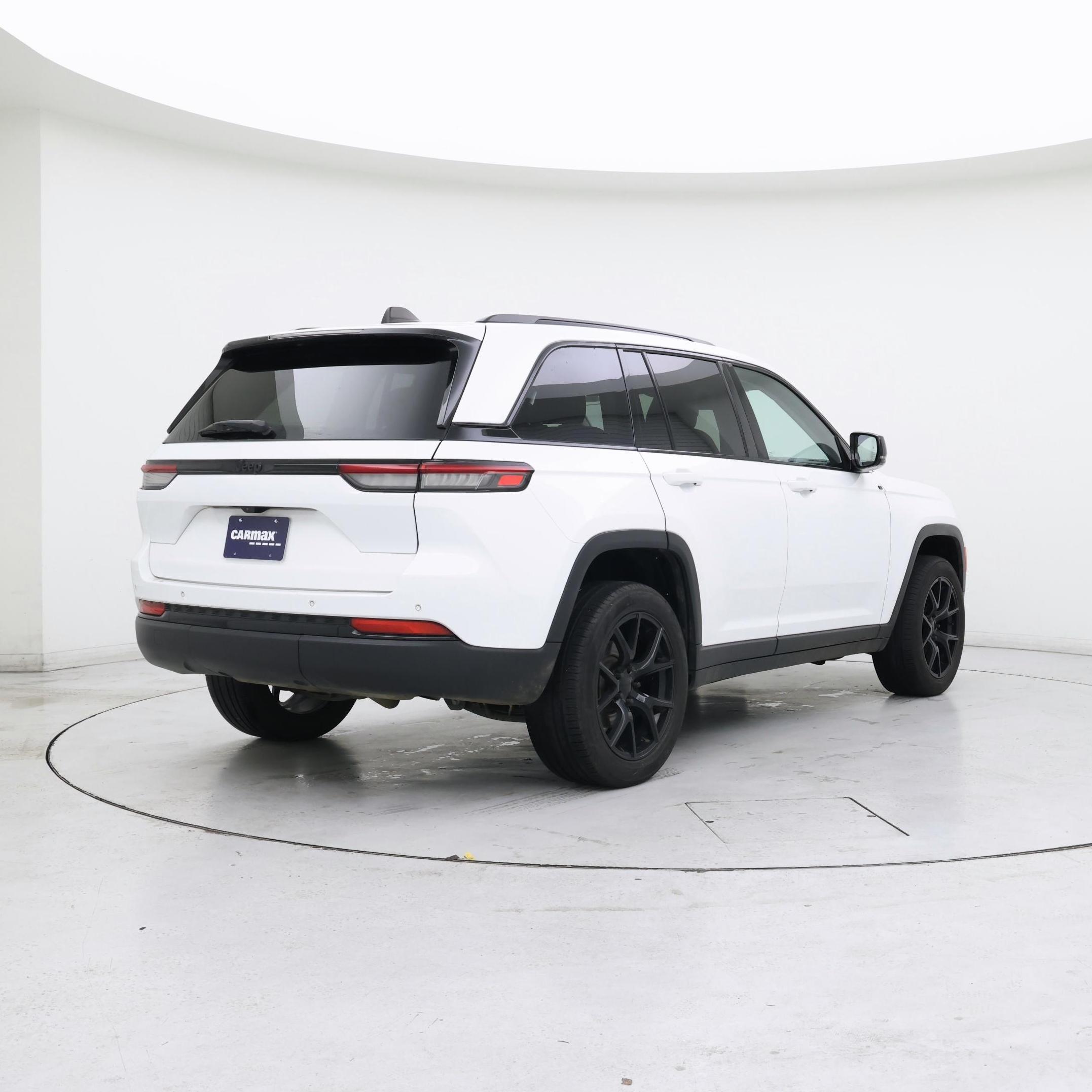 Thumbnail: 2023 Jeep Grand Cherokee - 8