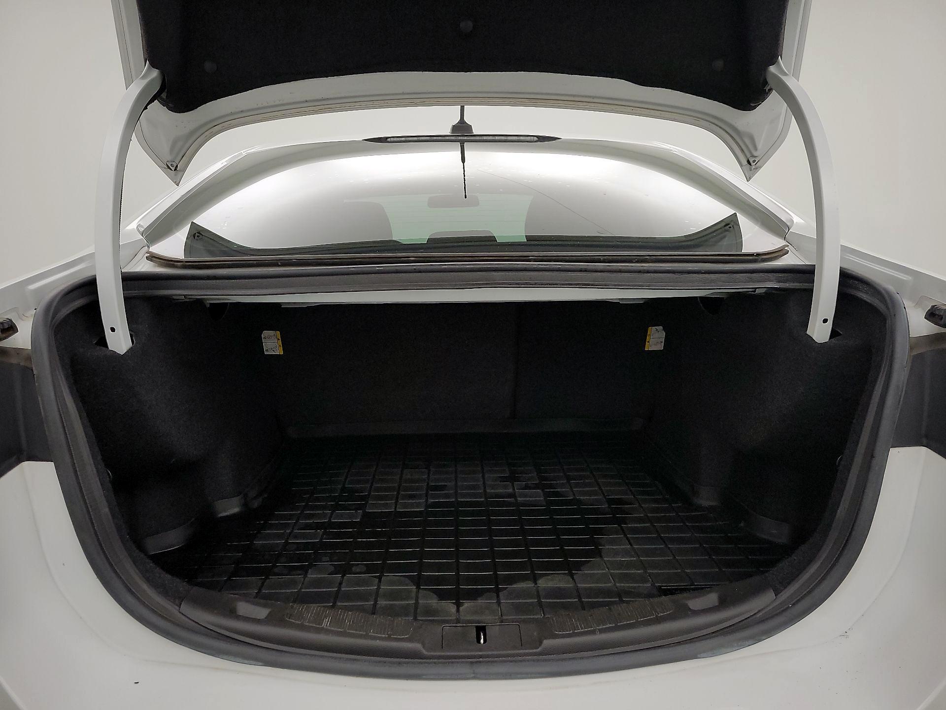 Thumbnail: 2015 Ford Fusion - 20